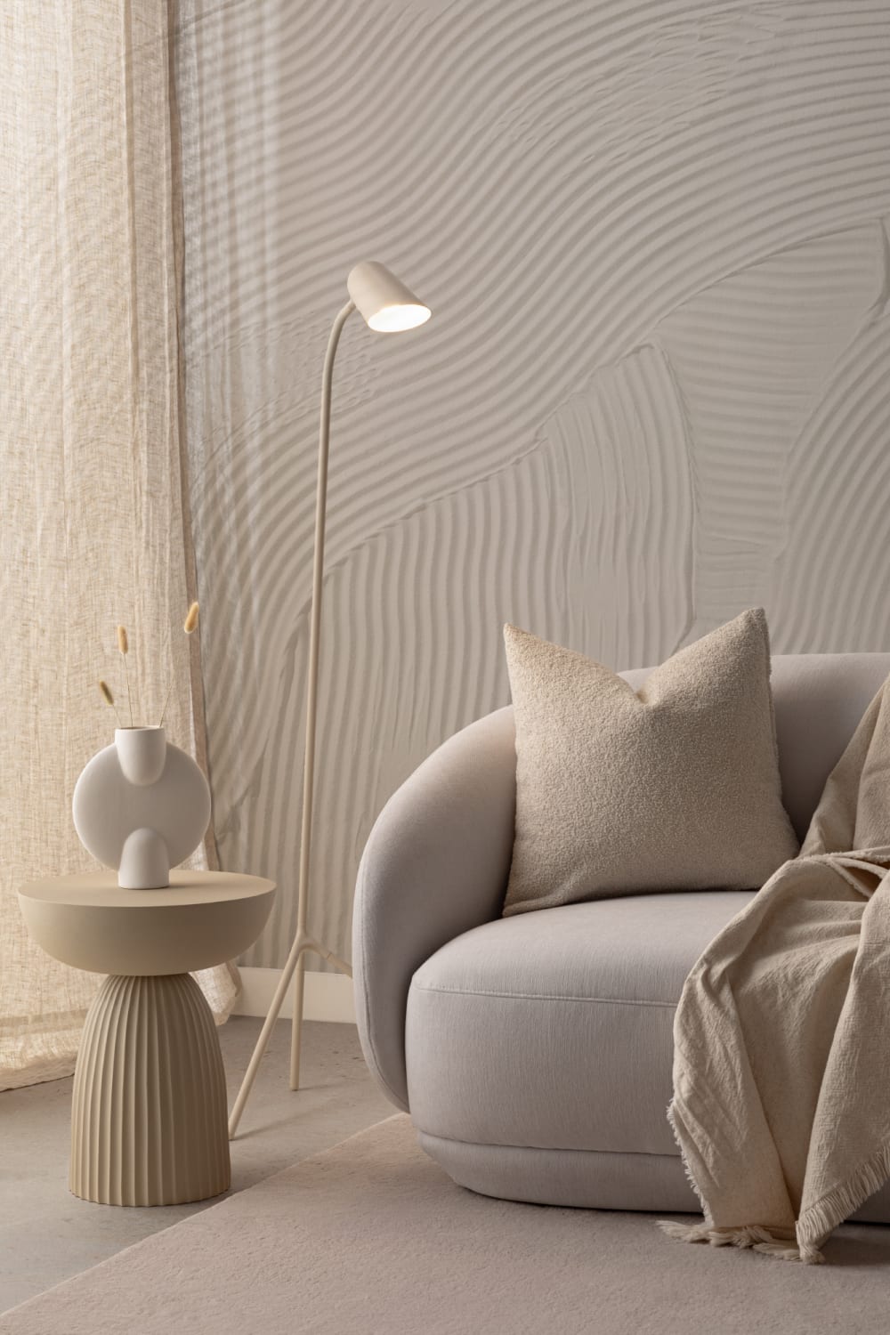 Beige skulpturelt abstrakt fototapet med overlappende linjer