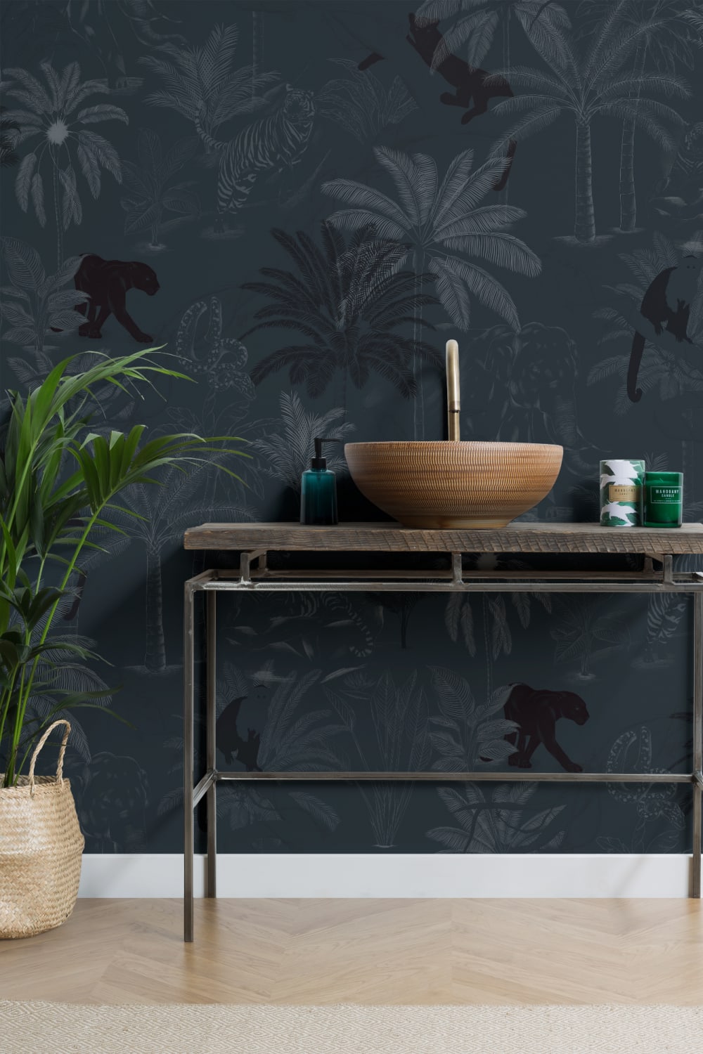Papier Peint Panoramique Animaux de la Jungle et Plantes Tropicales en Bleu Marine