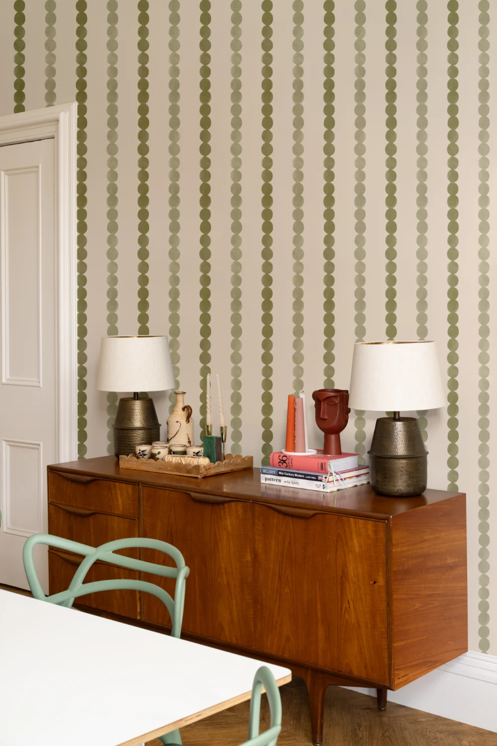 Mural de Papel de Parede com Padrão Retro Riscado Verde