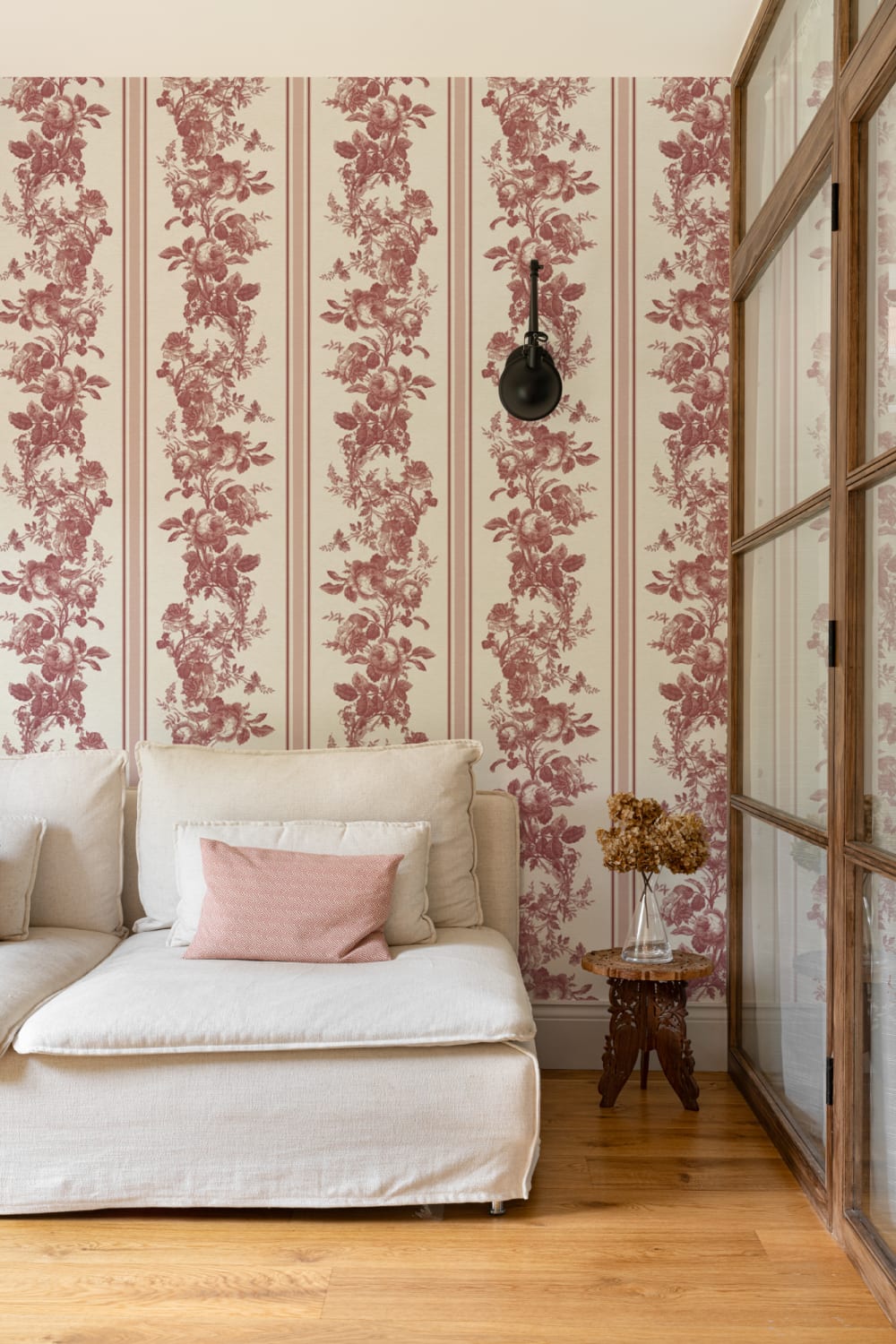 Rode vintage bloemenstreep muurschildering