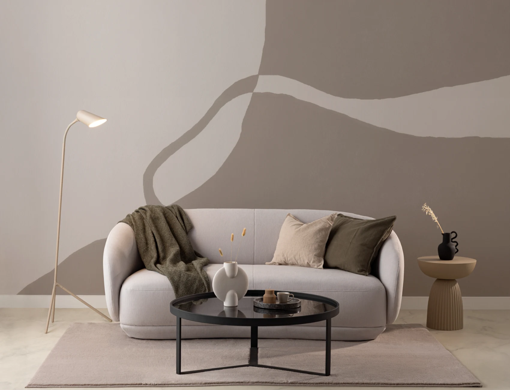 Mural de formas curvas pintado a mano en beige suave con textura de yeso