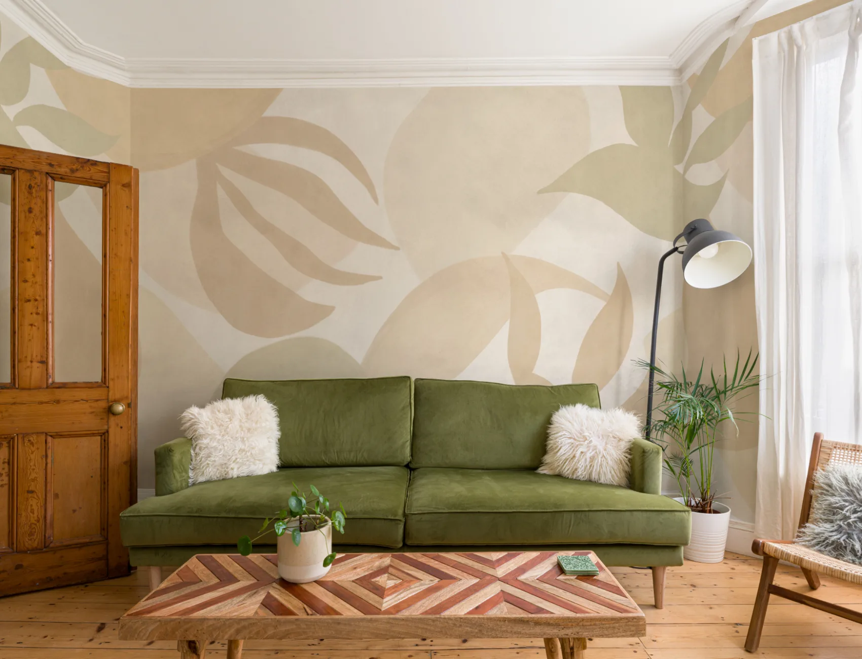 Neutrale Tulum abstracte stijl muurschildering voor een kalme sfeer
