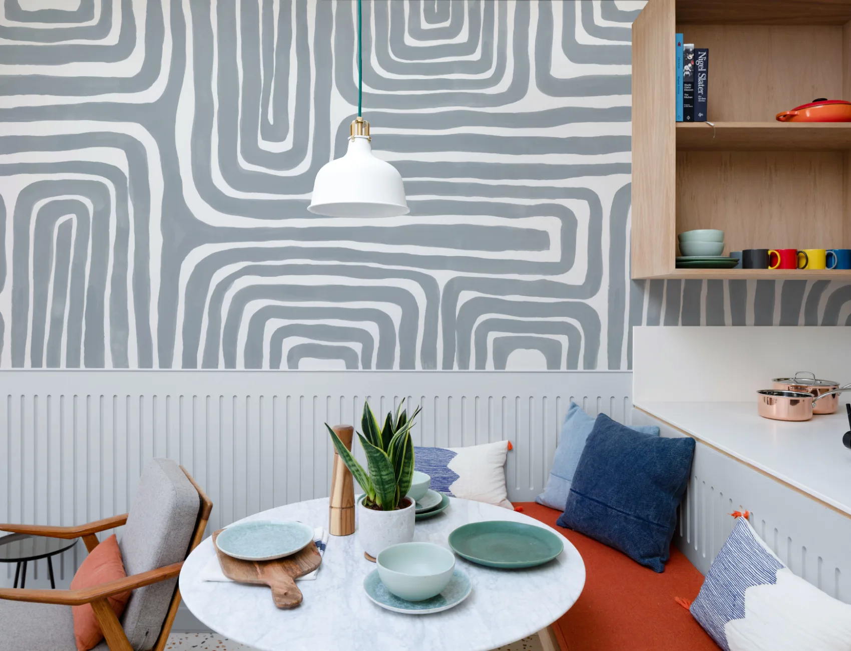 Håndmalt labyrintmønster Moderne geometrisk fototapet i pulverblått