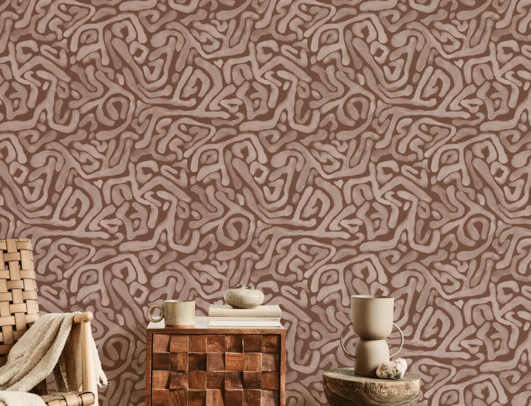 Papel pintado con patrón de laberinto orgánico pintado a mano en terracota