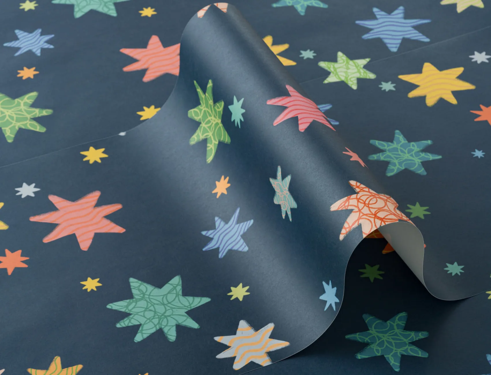 Desenat de mână Multicolor Stars Navy Wallpaper