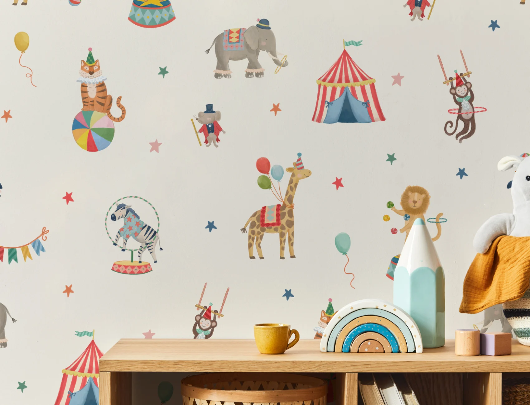 Papier peint beige des animaux du cirque pour les enfants