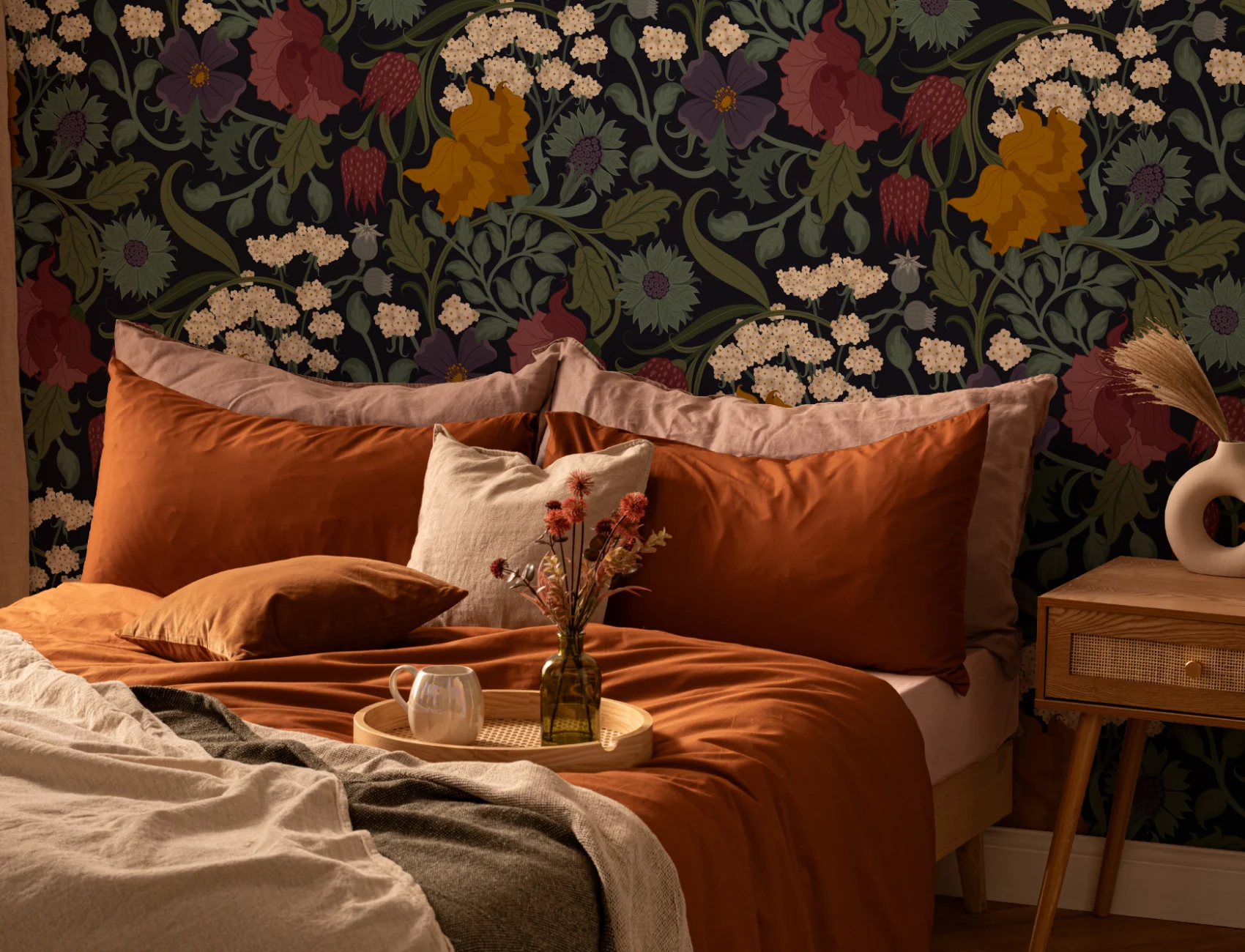 Vintage kleurrijk donker bloemenpatroon behang