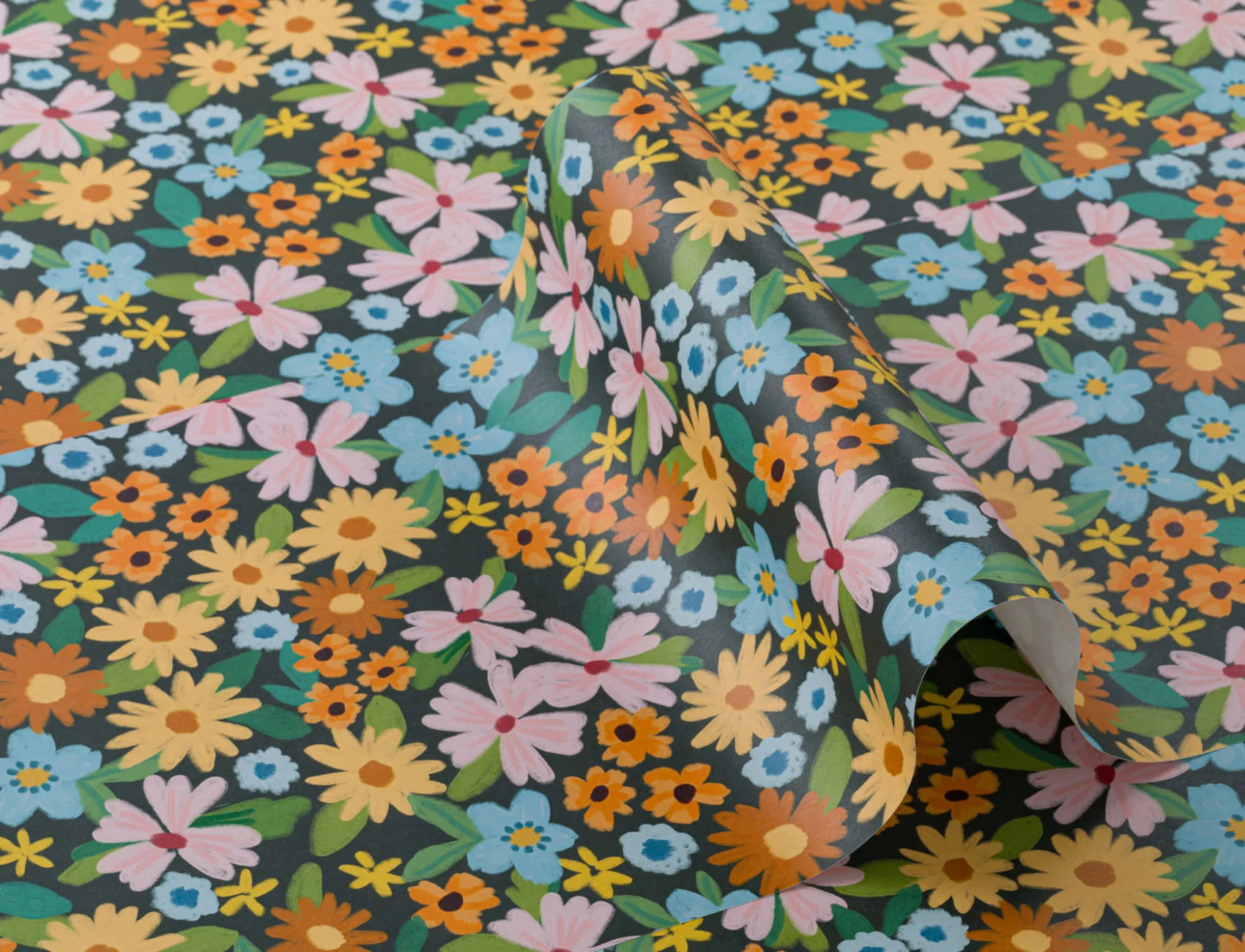 Bright Multicolor Playful Floral Print Tapet