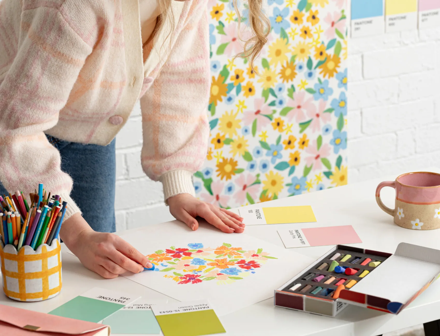 Bright Multicolor Playful Floral Print Tapet