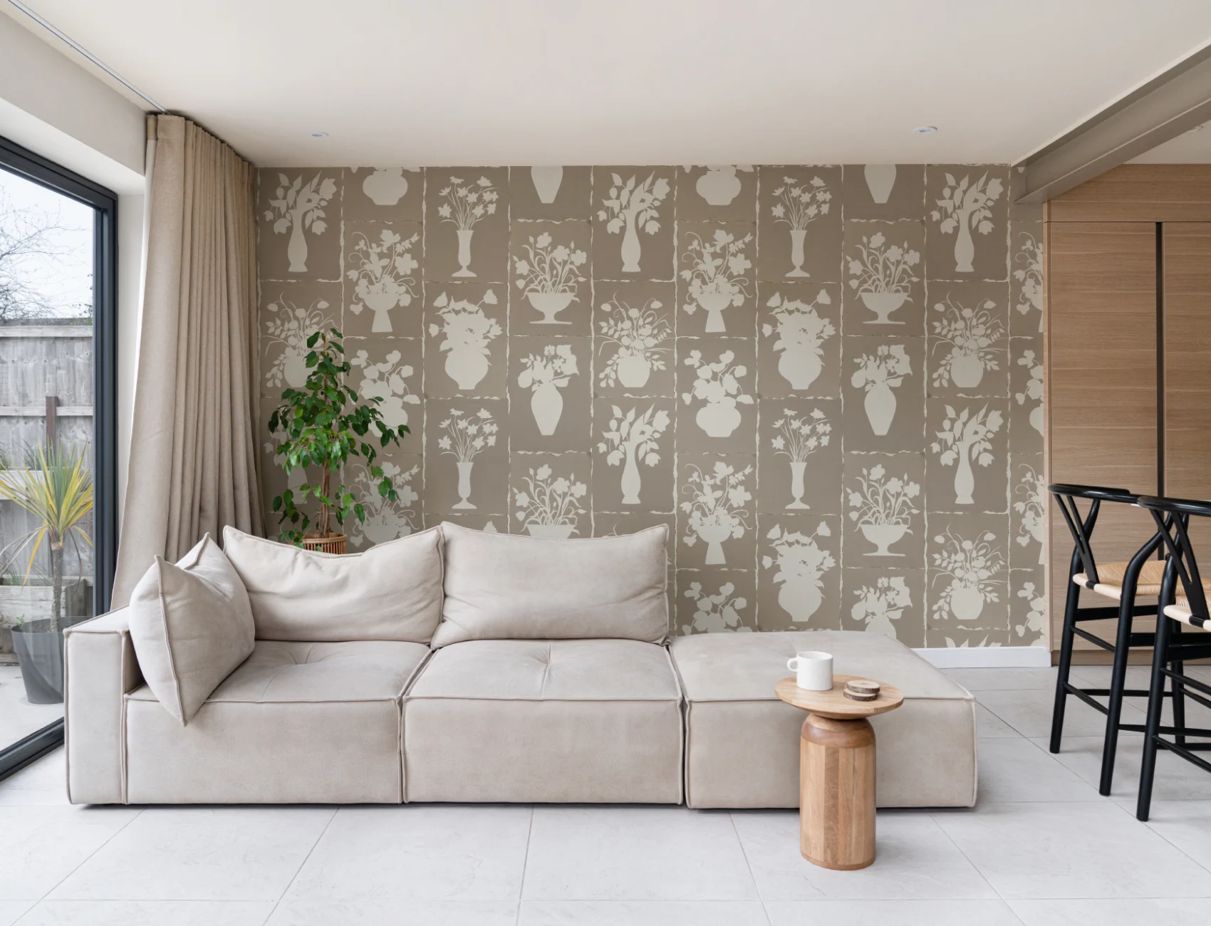 Mural de parede com padrão floral artesanal branco para elegância