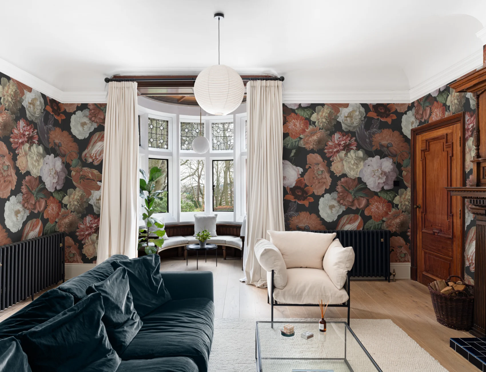 Rödmålad storskalig mural-tapeter med blommor