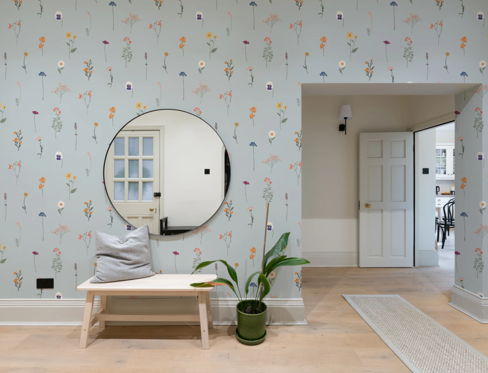 Blauw Geperst Bloemenbehang