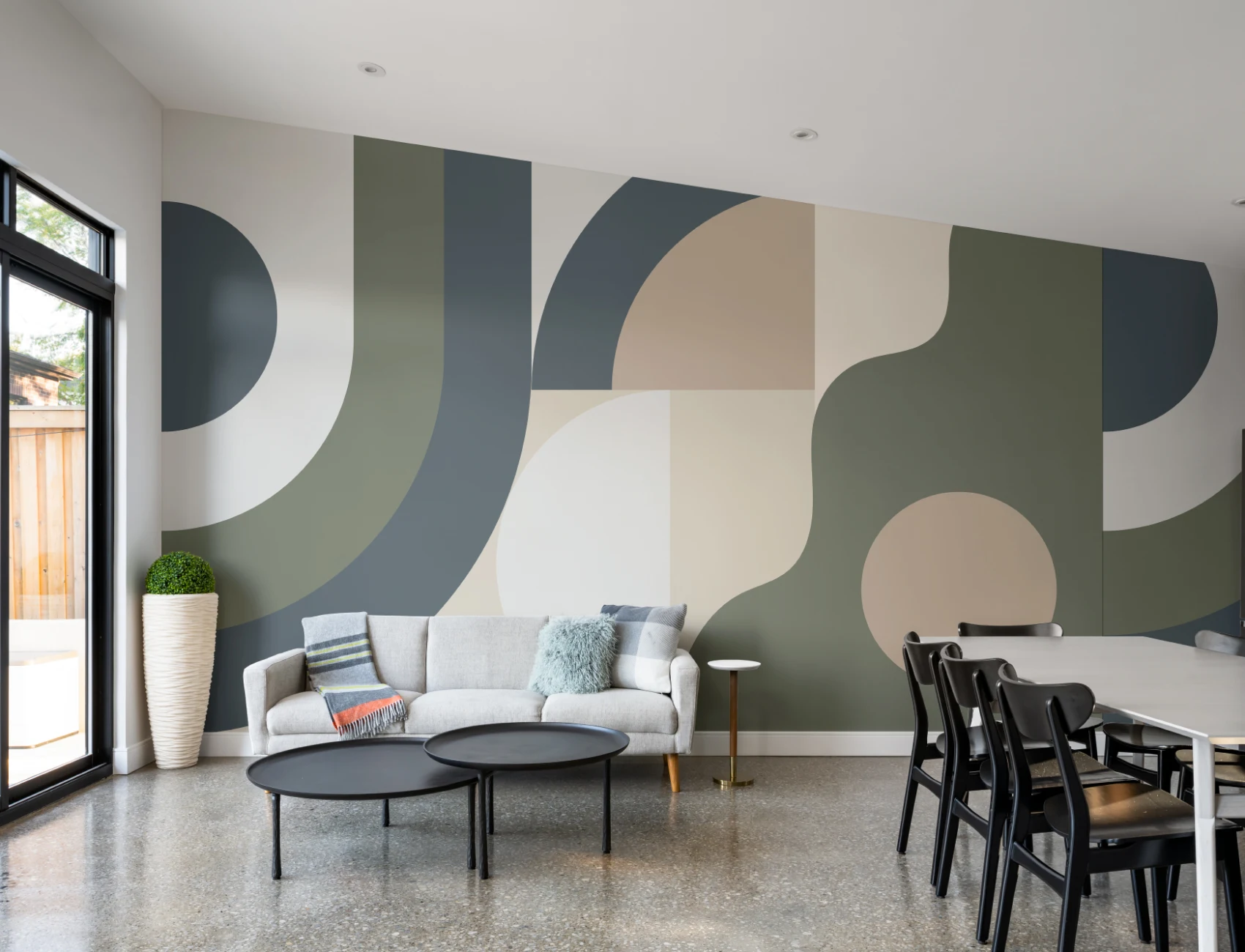 Mural de parede multicolorido com padrão geométrico retro
