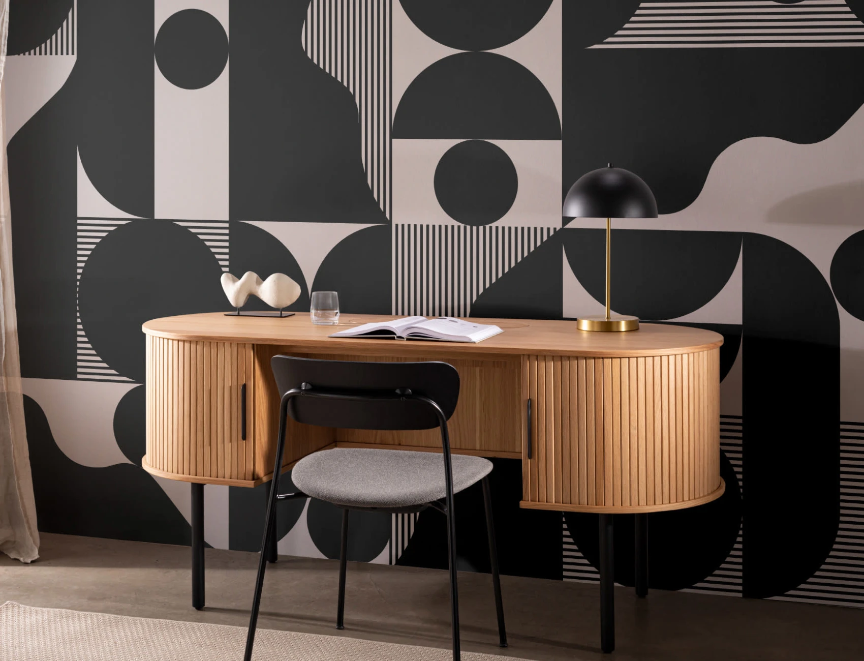 Papier Peint Panoramique Beige et Noir avec Formes Géométriques Abstraites