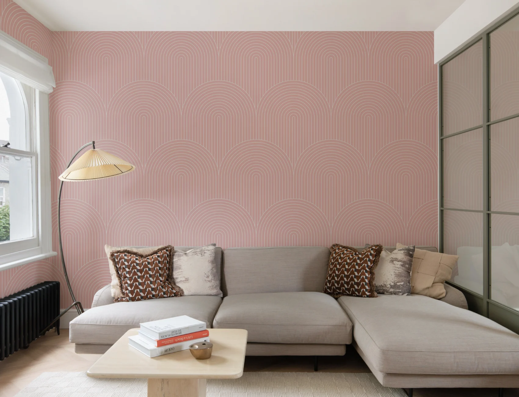 Papel de parede geométrico cor-de-rosa com padrão de repetição de laço de riscas finas