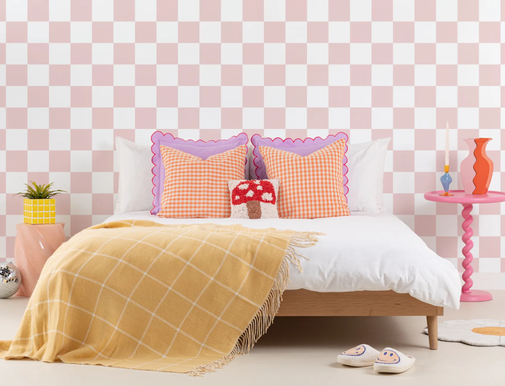 Papier Peint Damier à Motifs Répétés en Blanc et Rose