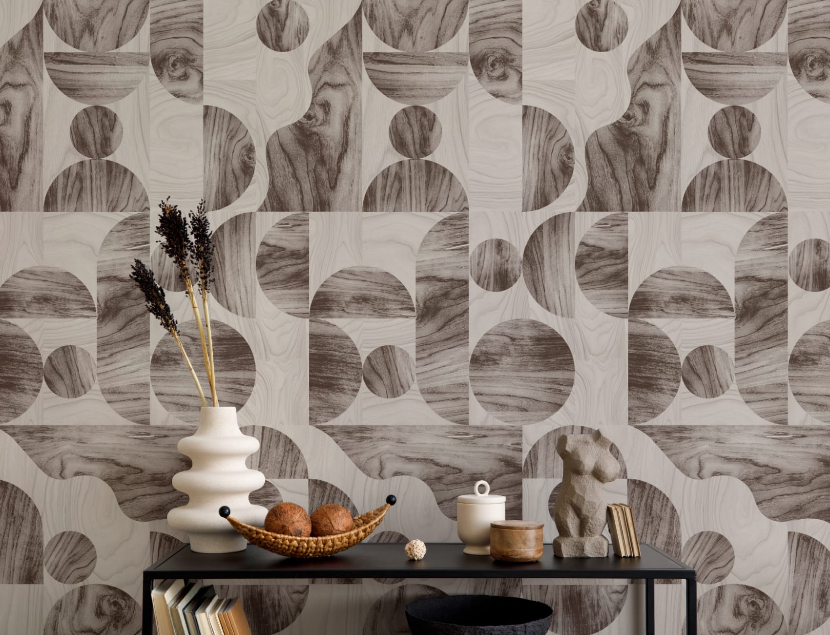 Carta da parati moderna marrone con forme geometriche a venatura di legno