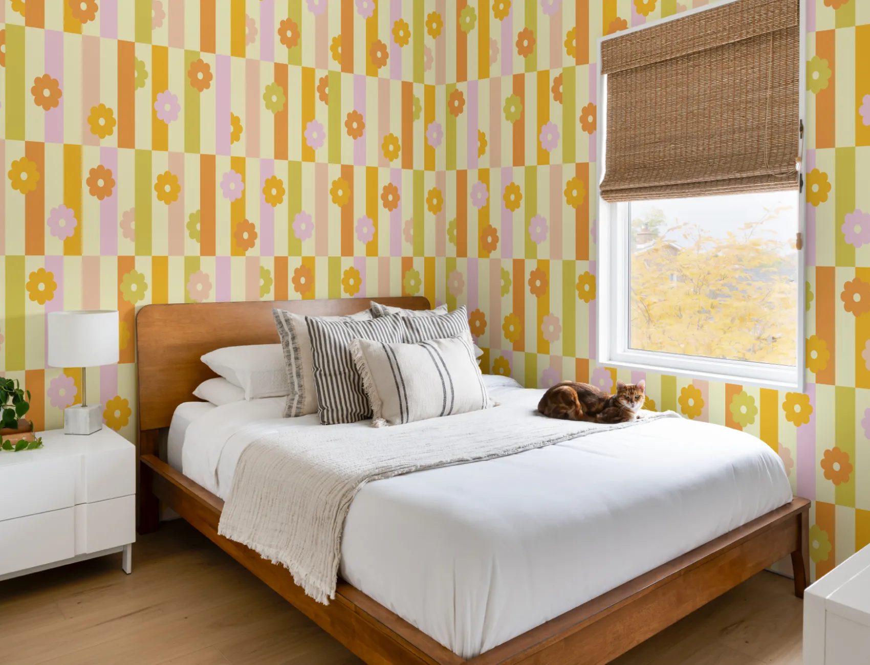 Elizabeth Olwen Flower Shift Orange Mural-tapeter