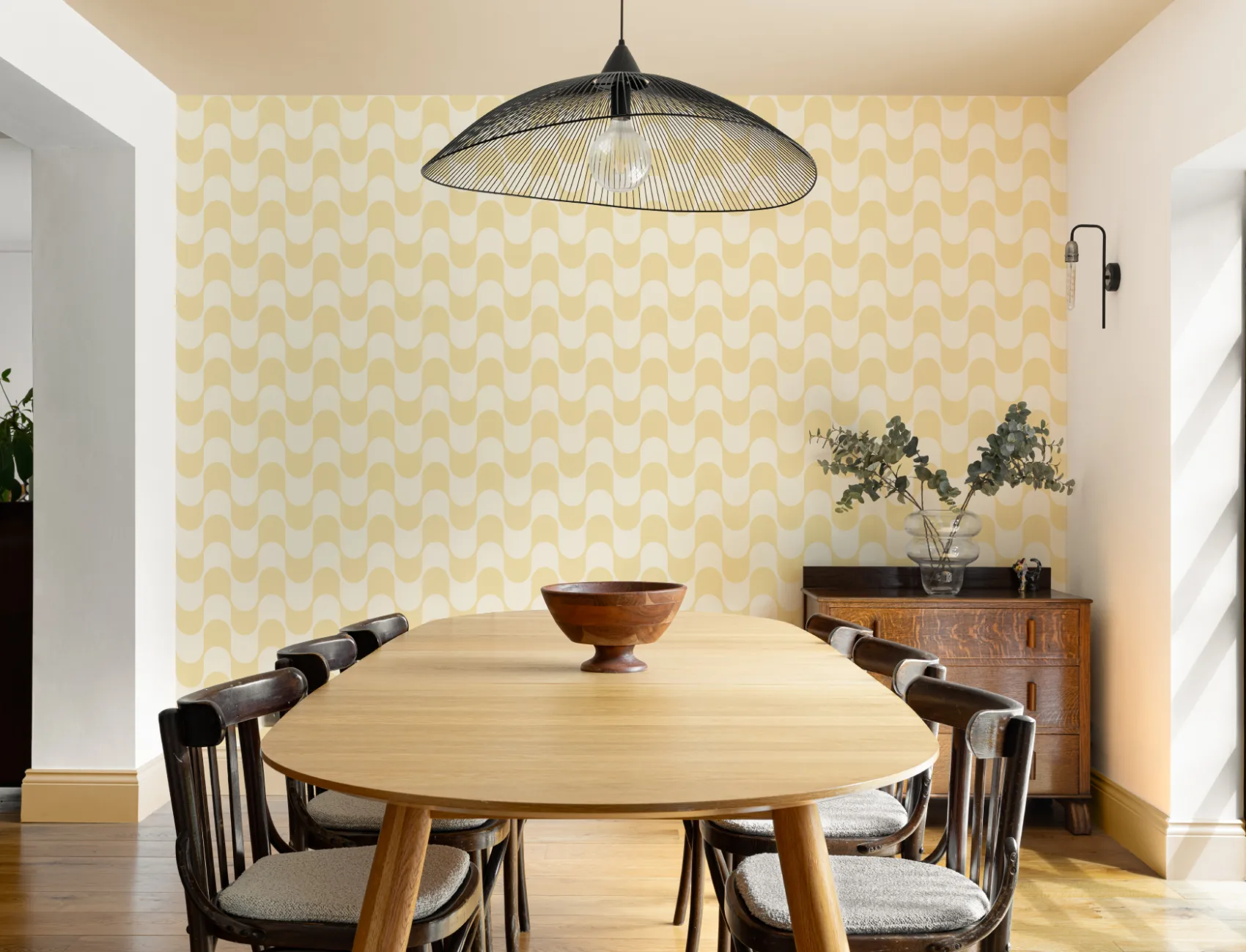 Yellow Retro Wavy Striped Wallpaper