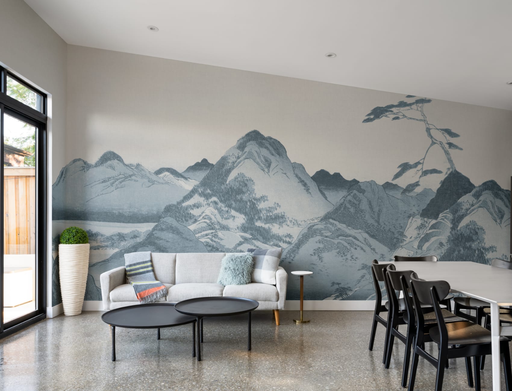 Mural de papel pintado Paisaje montañoso japonés azul