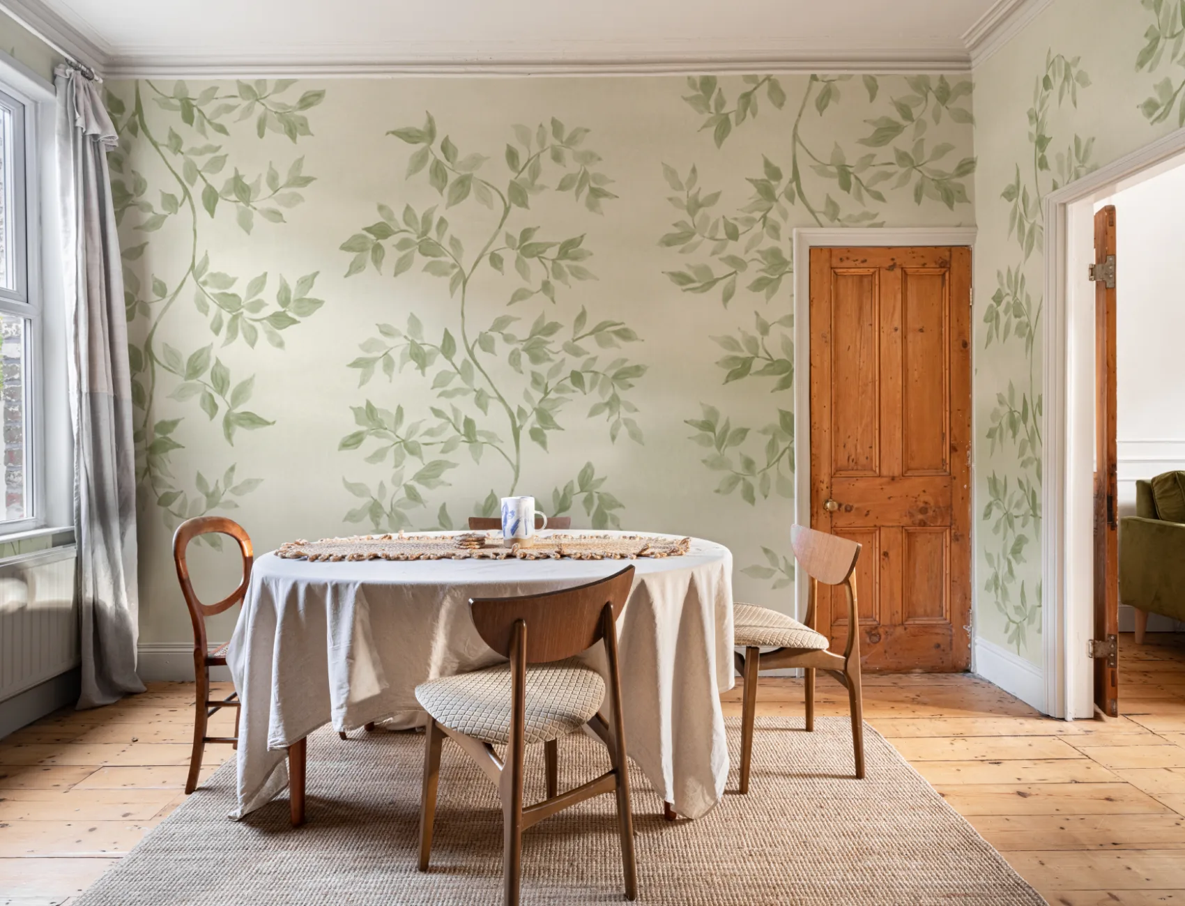 Soft Green Leaf Pattern Botanical Wall Mural