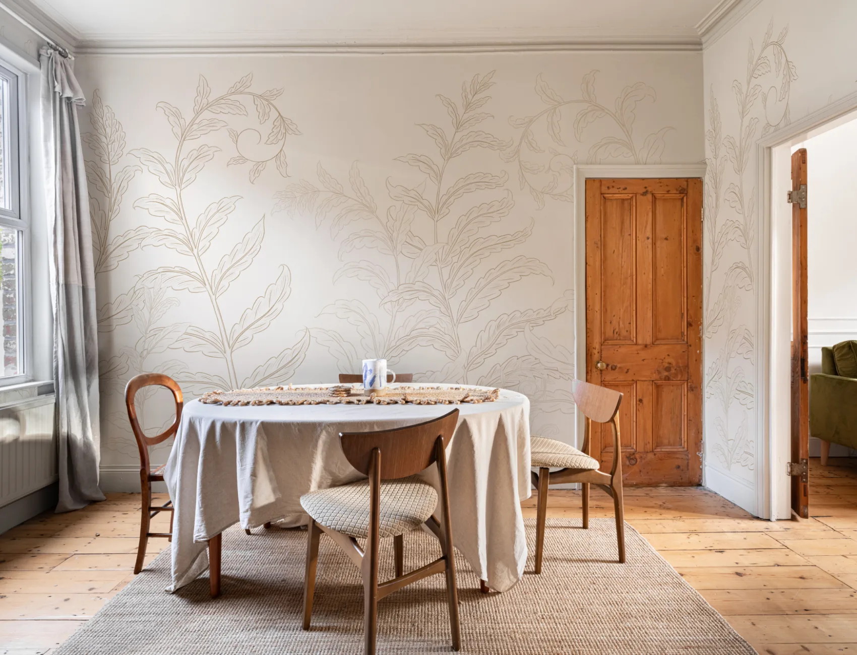 Mural de helechos botánicos beige