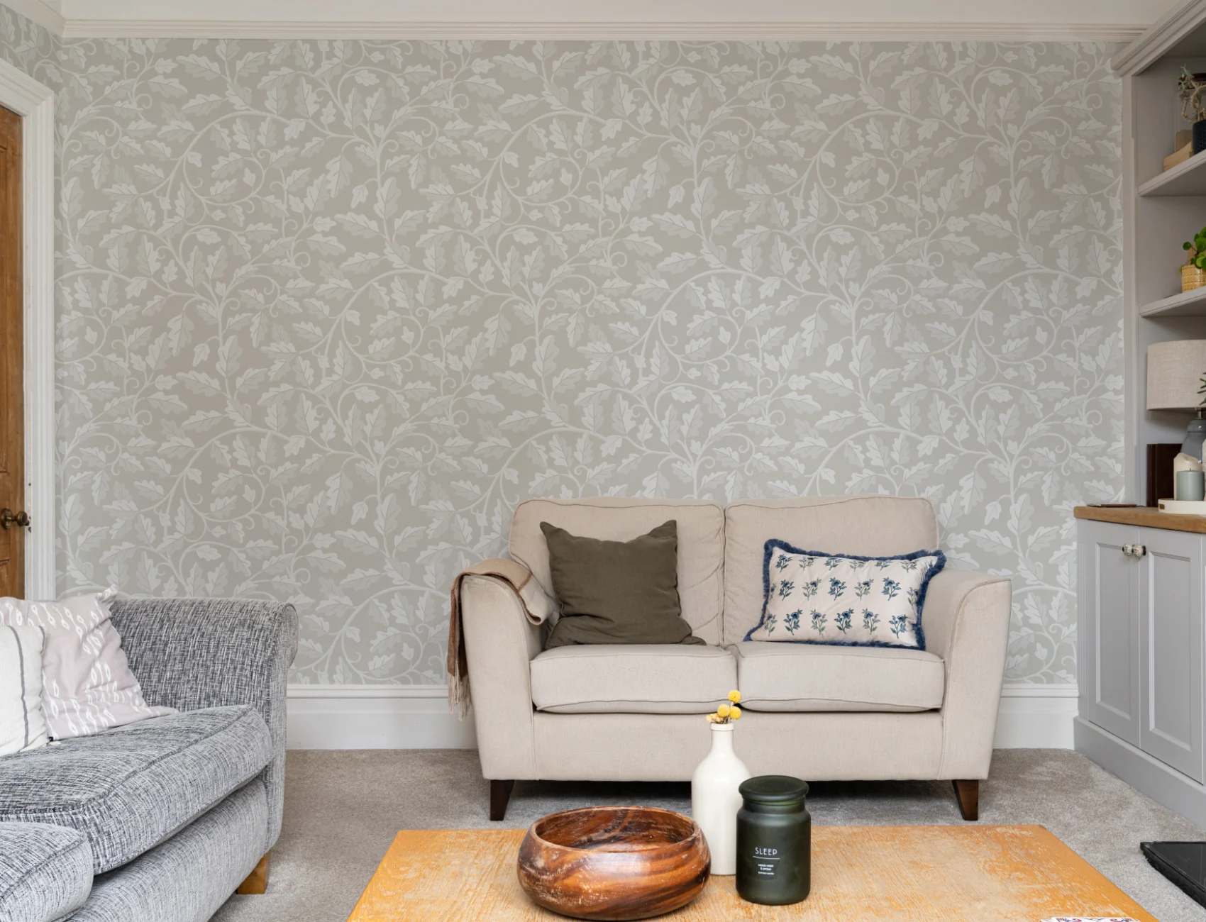 Beige eikenbladpatroon muurschildering voor rustgevende ruimtes