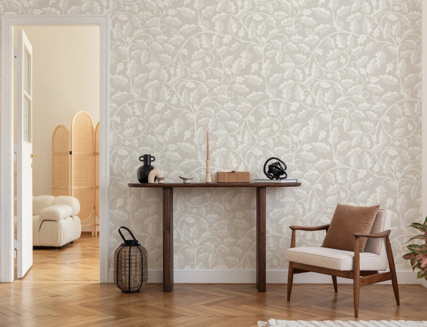 Beige eikenbladpatroon muurschildering voor rustgevende ruimtes