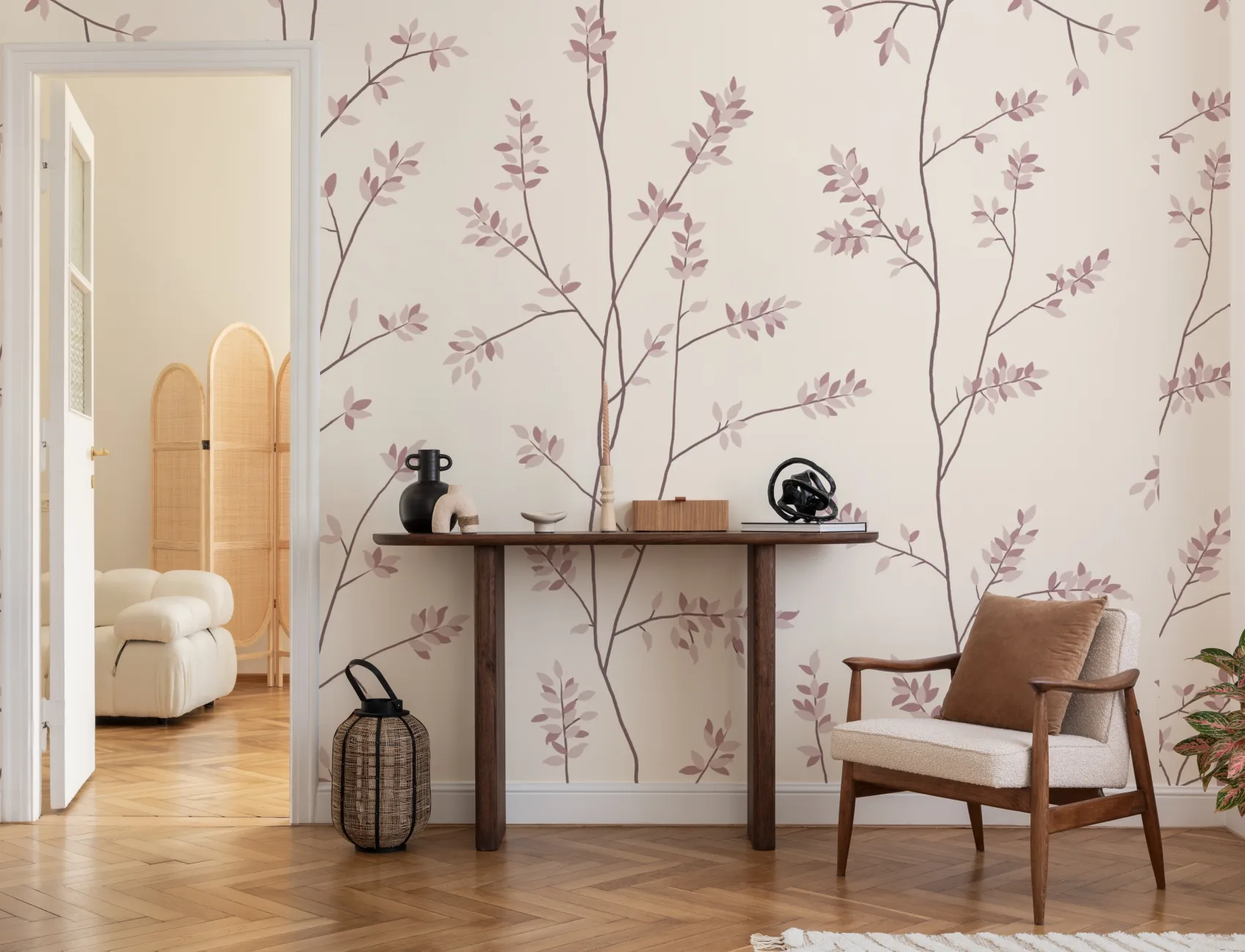 Zachtroze botanische charme muurschildering voor serene ruimtes