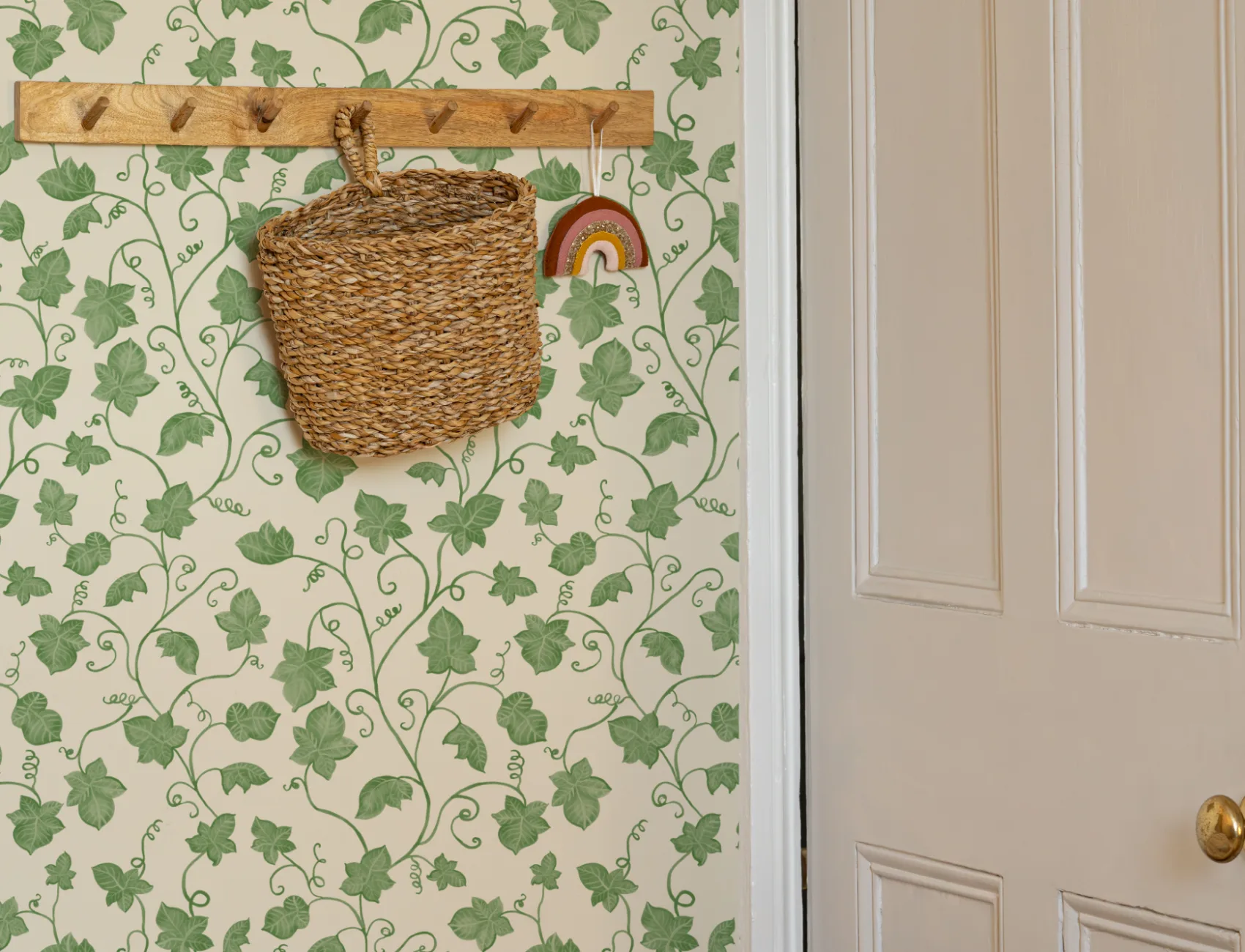 Green Cute Ivy Wallpaper