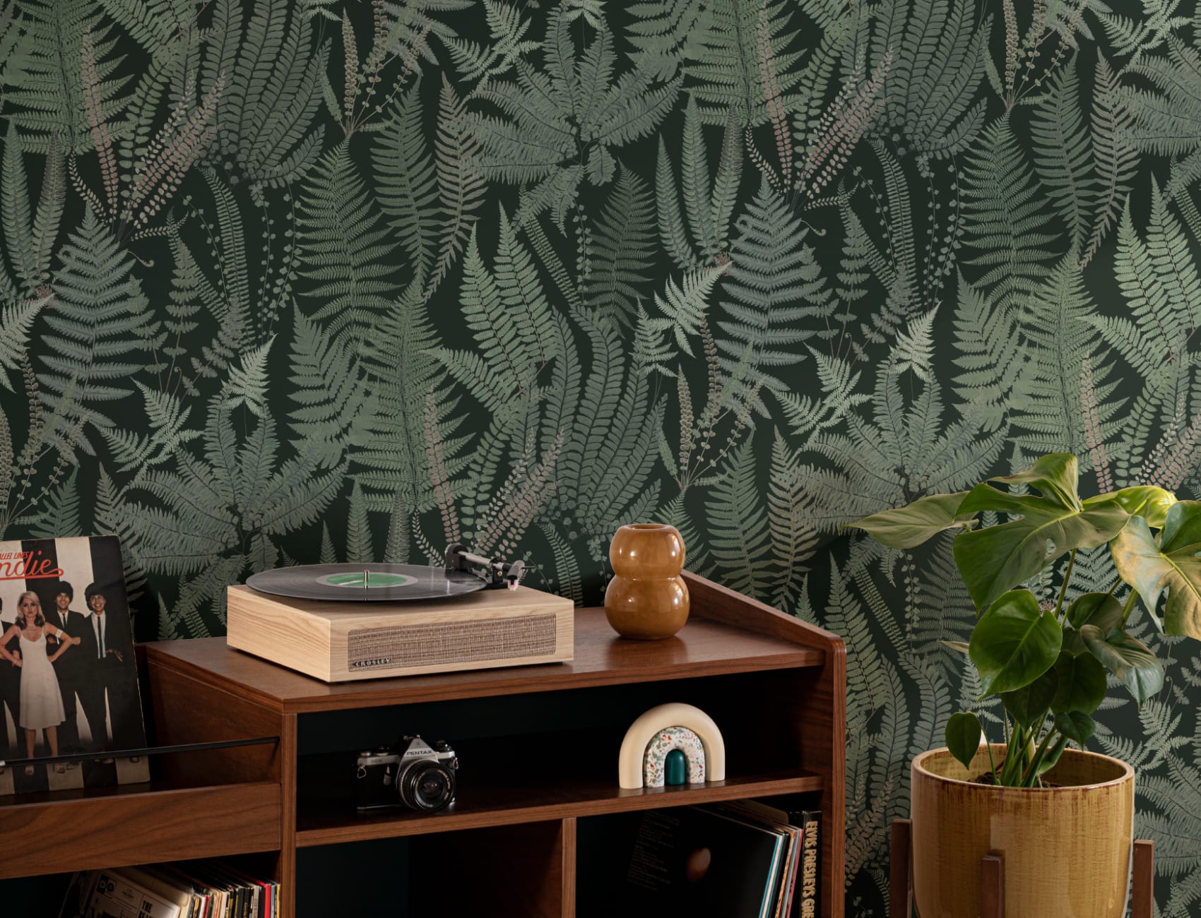 Dark Green Vintage Fern Illustrations Repeat Pattern Wallpaper