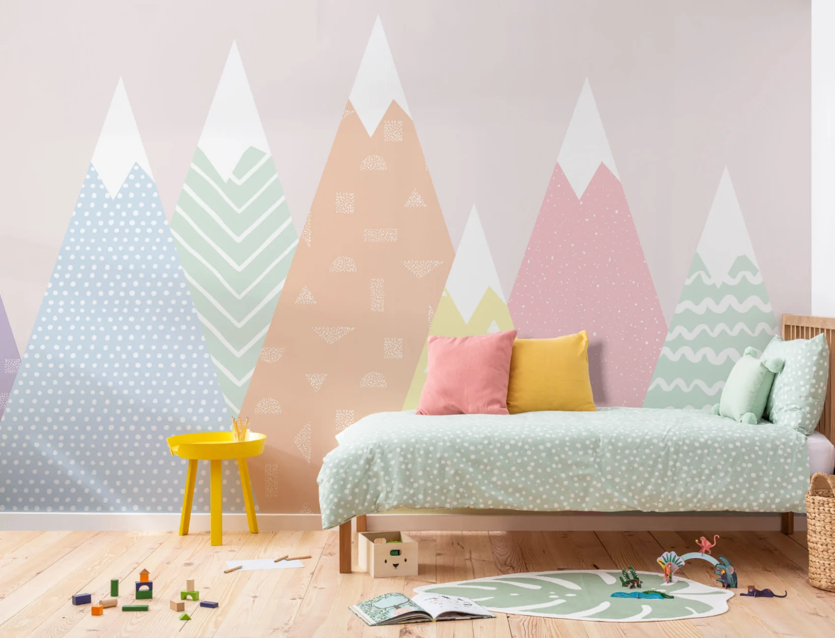 Mural de papel de parede das montanhas com padrões pastel para crianças