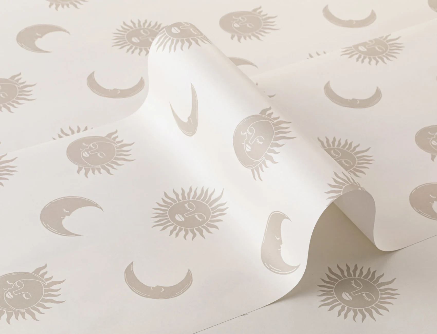 Carta da Parati Beige e Bianca Illustrata con Motivo di Sole e Luna
