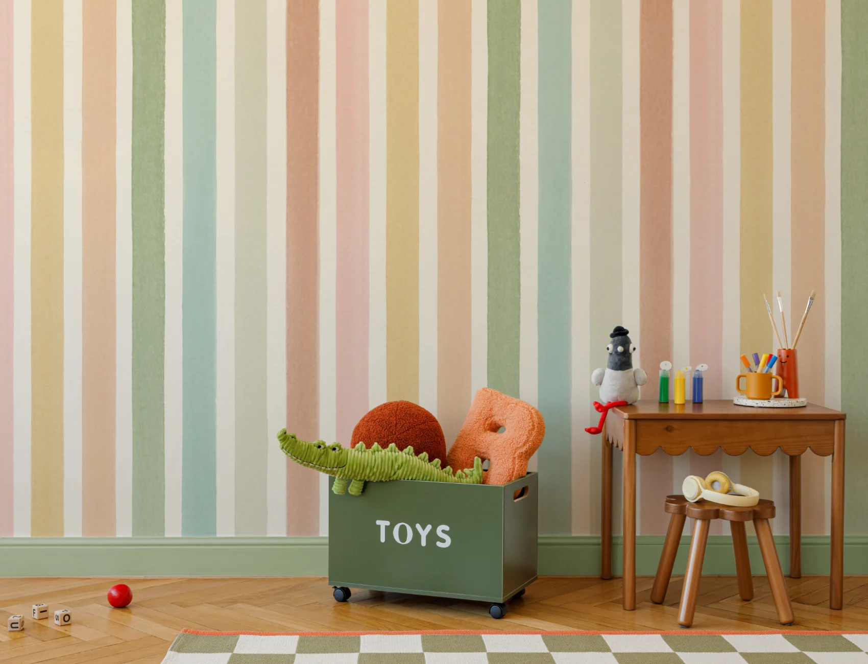 Mural de papel de parede multicolorido com padrão infantil às riscas pastel