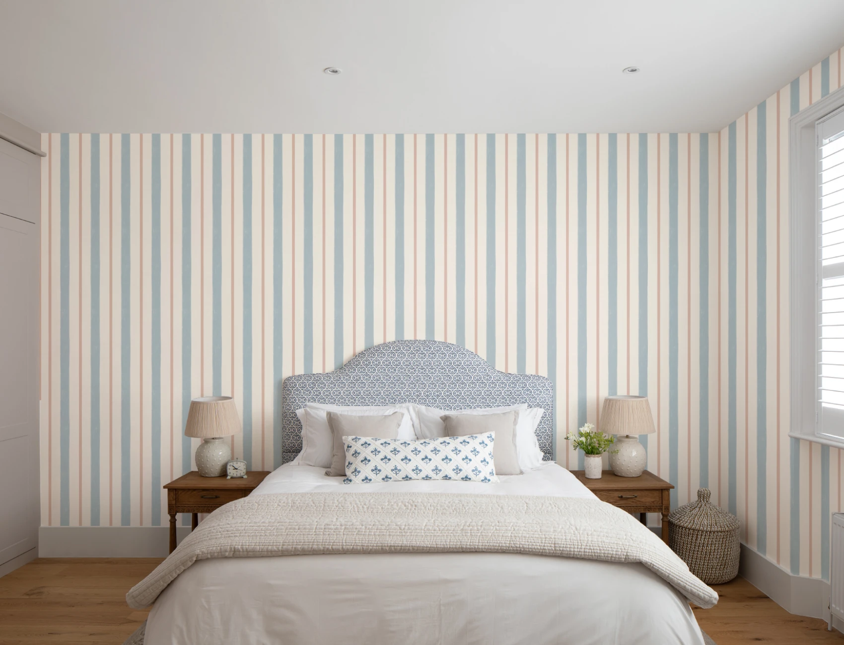 Blue Striped Pattern Wallpaper For Contemporary Atmosphere Mural