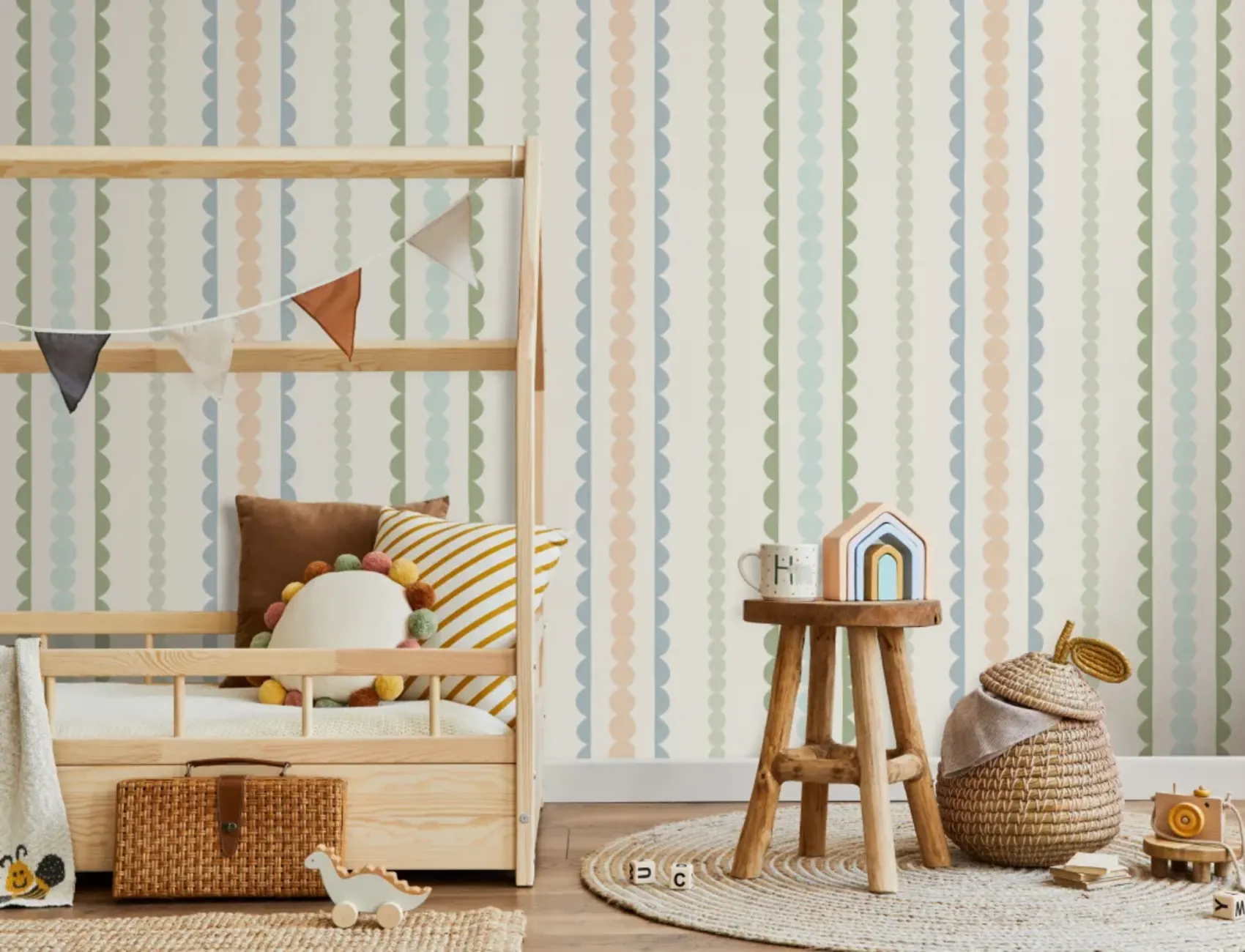 Mural de papel pintado con rayas verticales de vieira pastel