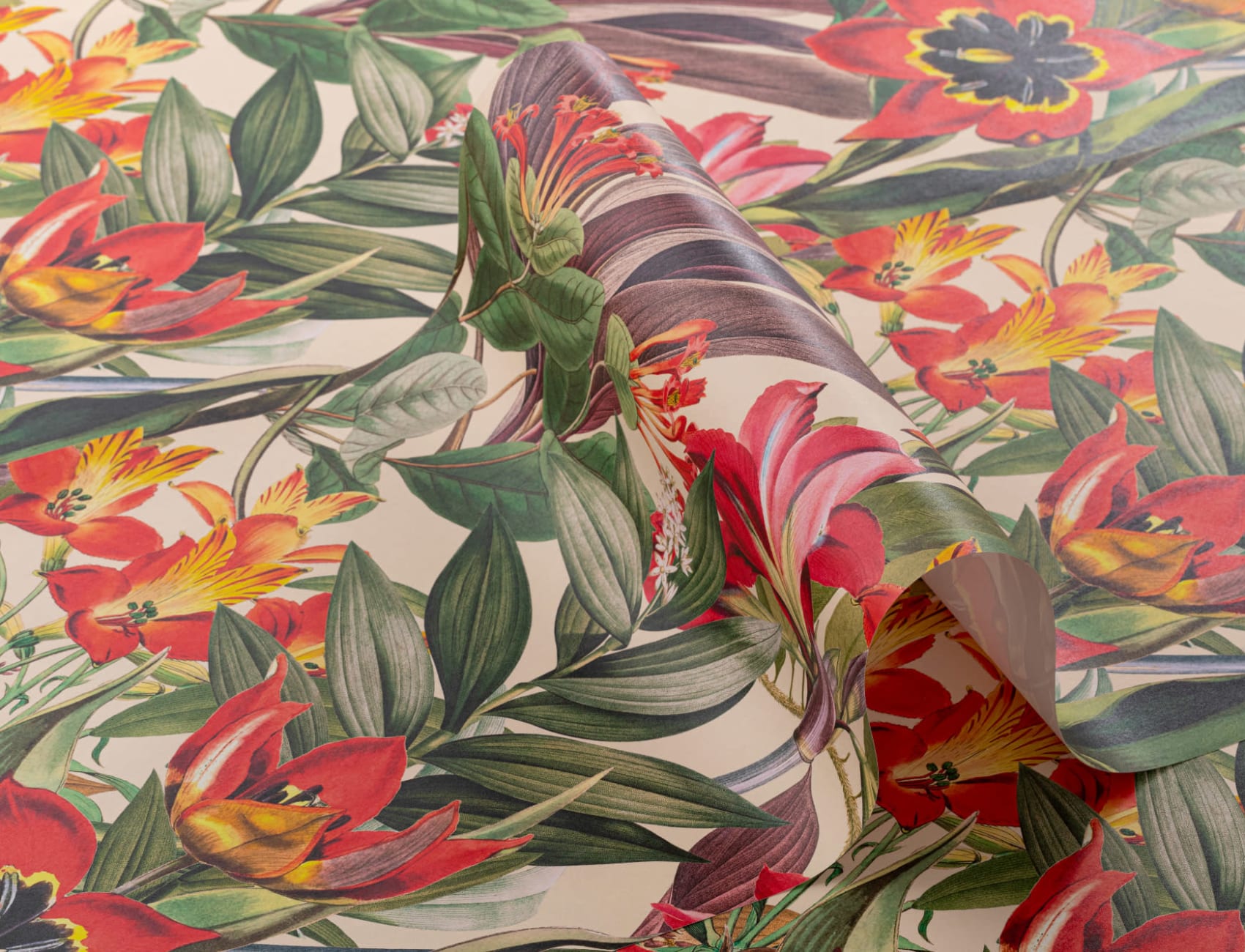 Papier peint feuillage tropical vintage sur fond beige