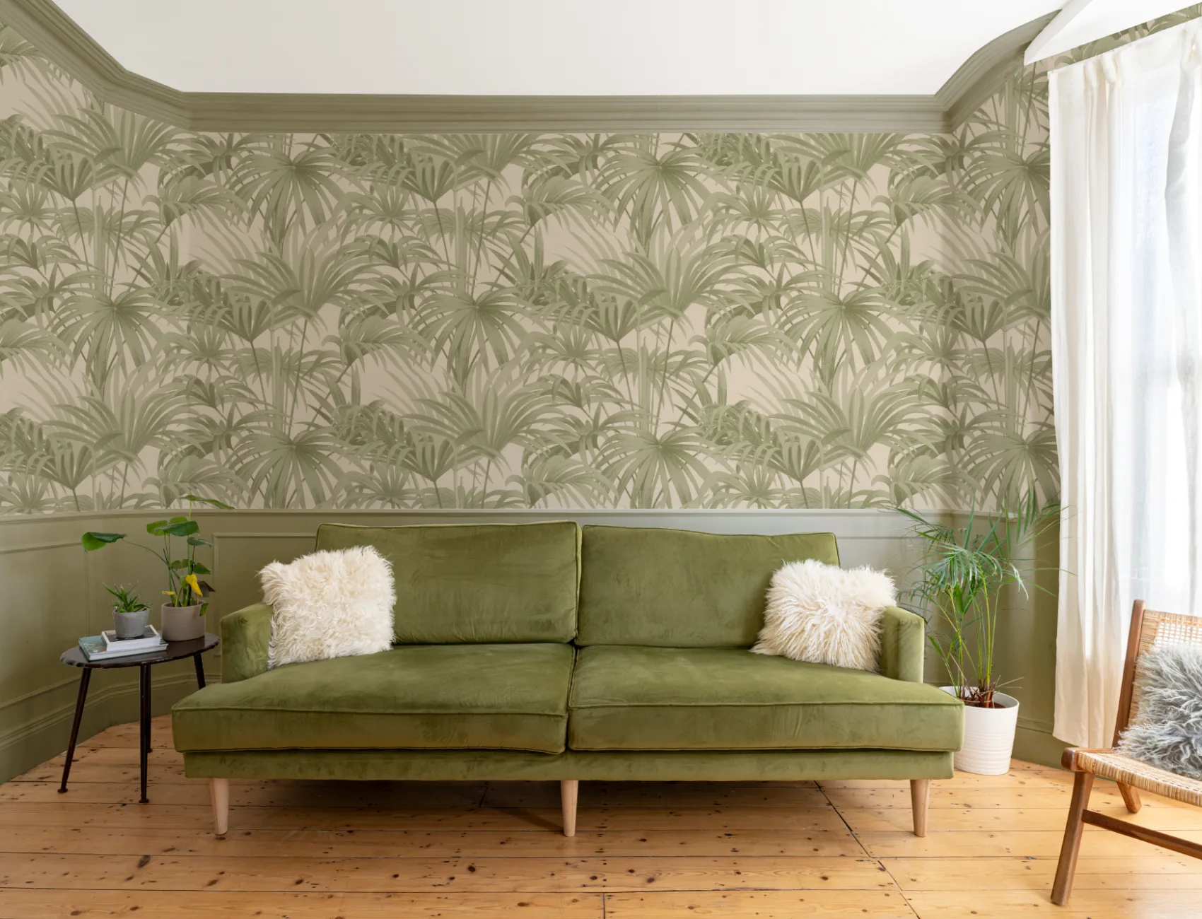 Papel de parede botânico Bower Brown Vintage Palm em tons verdes e neutros