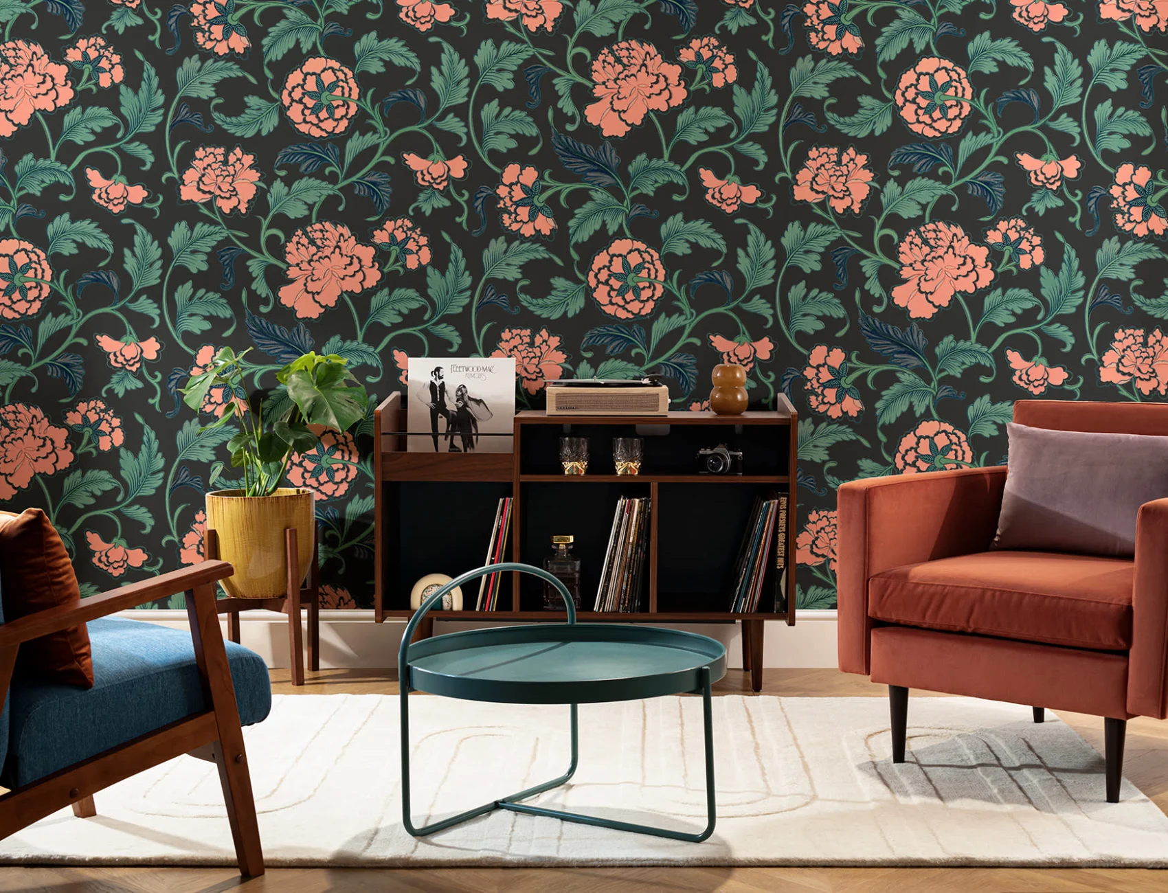 Mural chinoiserie de peonías sobre fondo oscuro