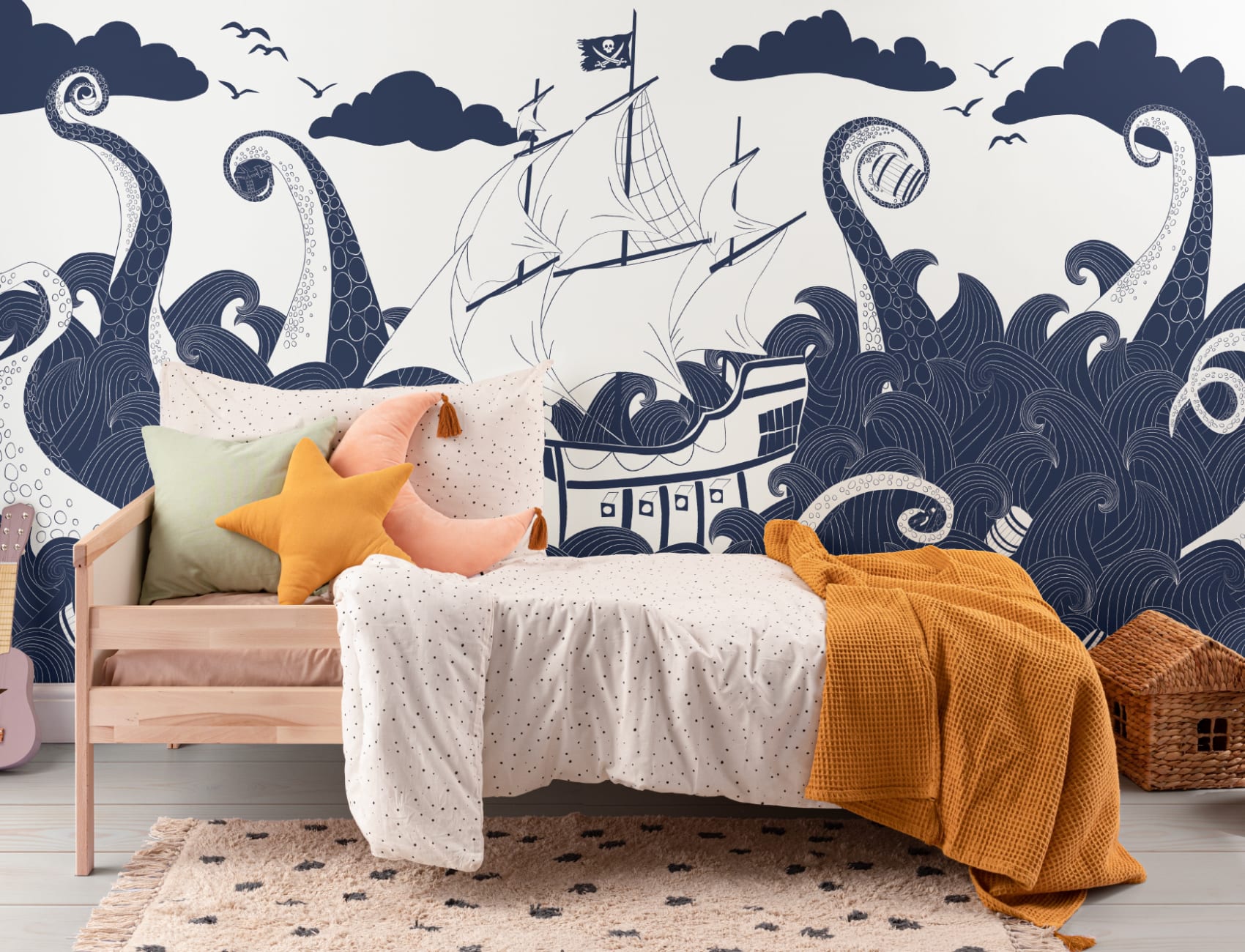 Carta da Parati per Bambini Bianca e Blu Scuro Illustrata con Nave Pirata