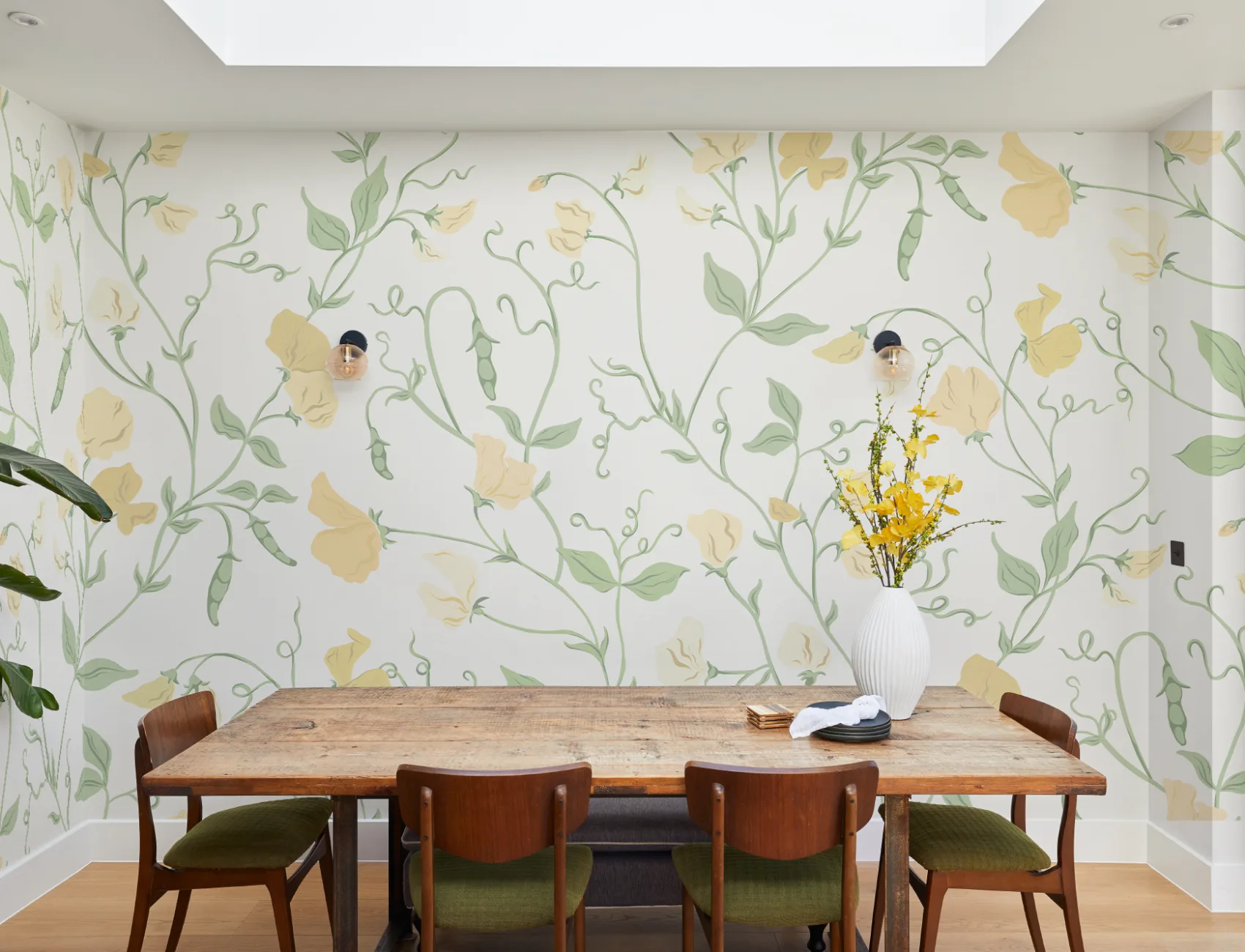 Gul Sweet Pea Floral & Vines Mural-tapeter