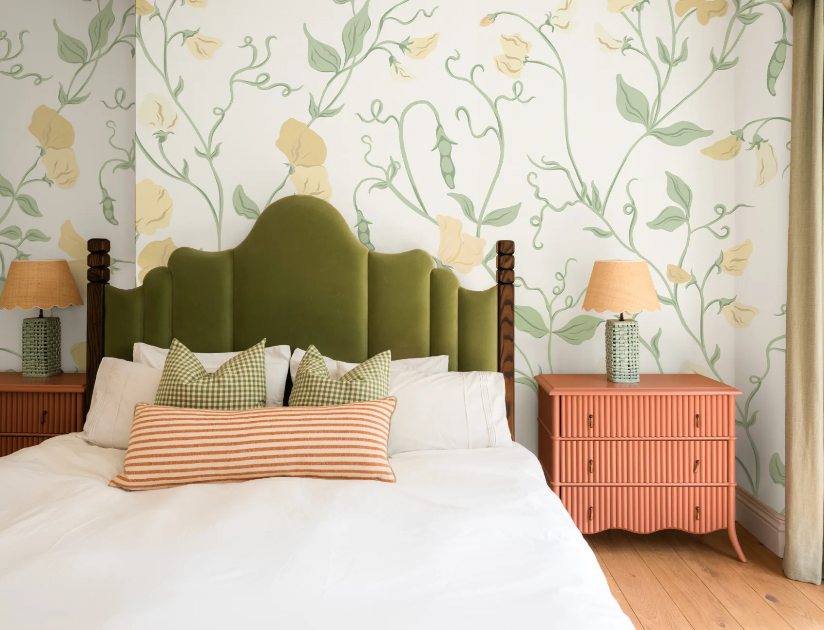 Gul Sweet Pea Floral & Vines Mural-tapeter