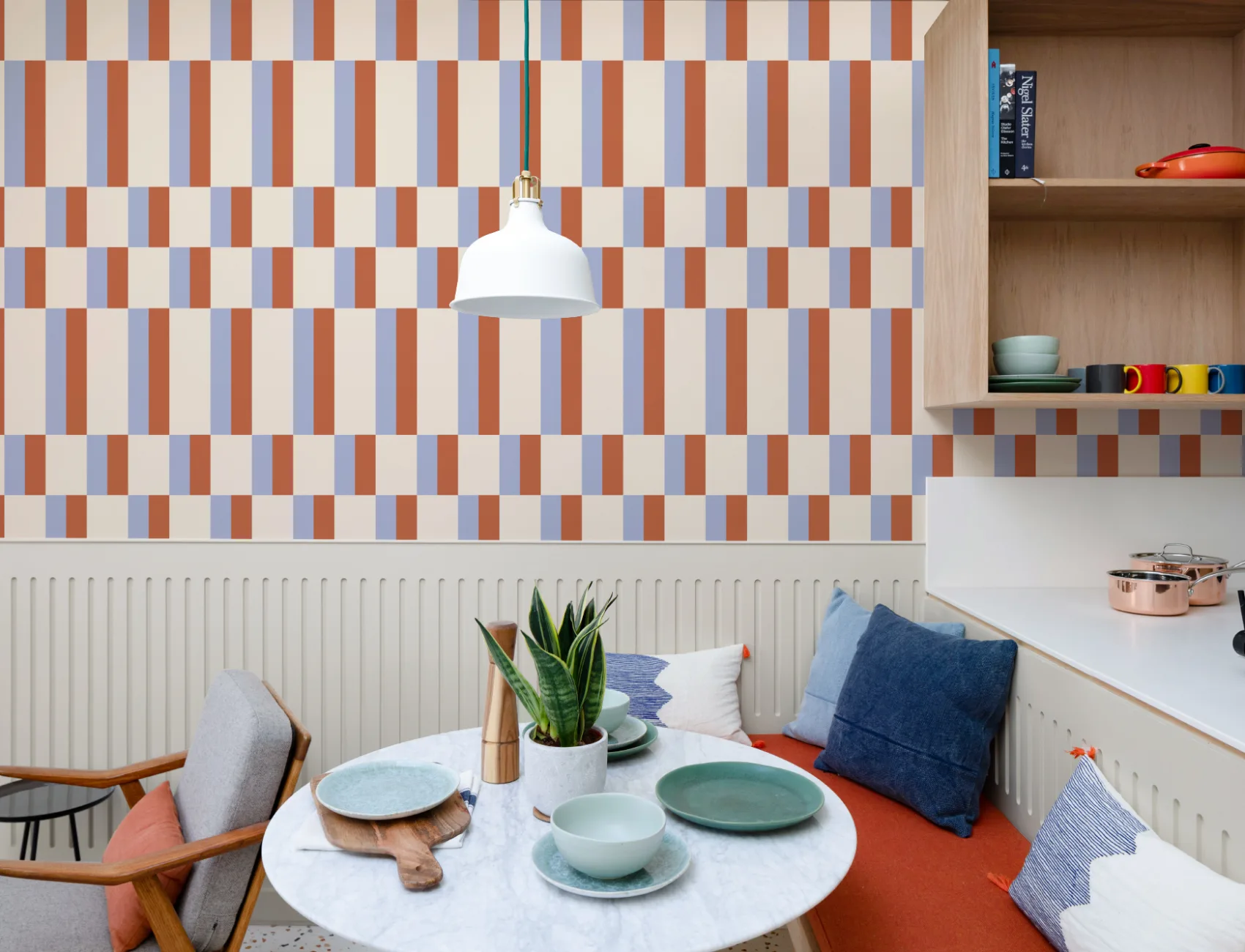 Carta da parati moderna e geometrica Bauhaus blu e arancione