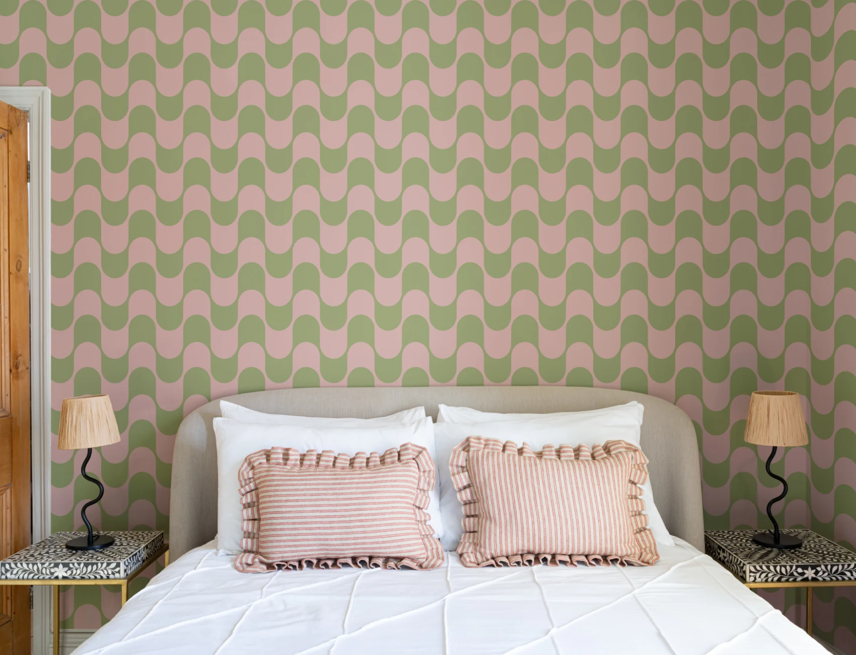 Pink & Green Retro Wavy Striped Wallpaper