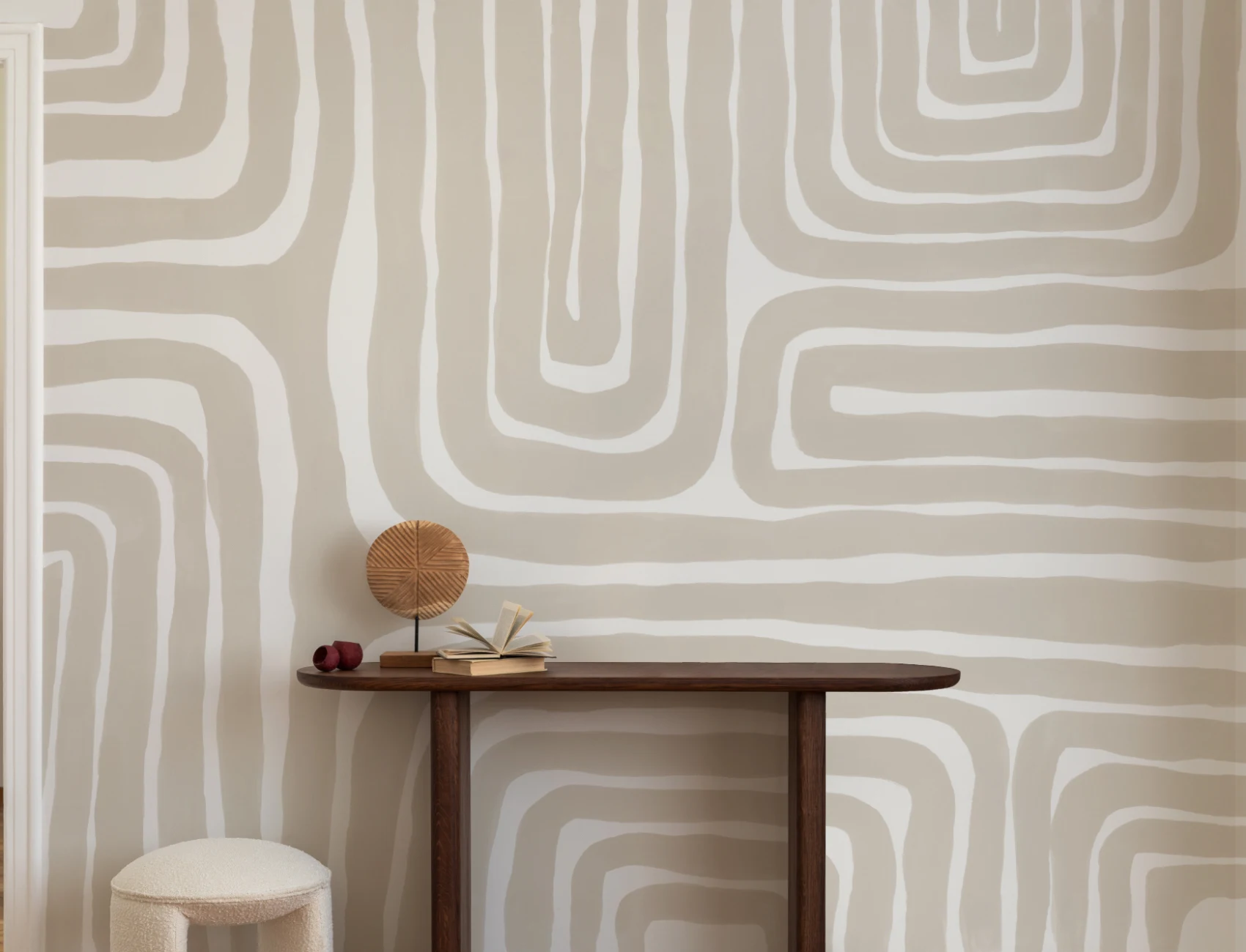 Handmålat labyrintmönster Modern geometrisk mural-tapeter i beige