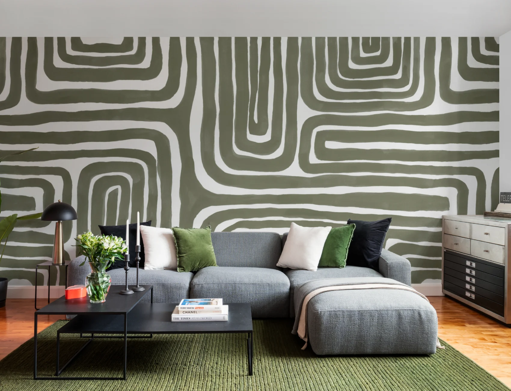 Mural geométrico moderno com padrão de labirinto pintado à mão em verde azeitona