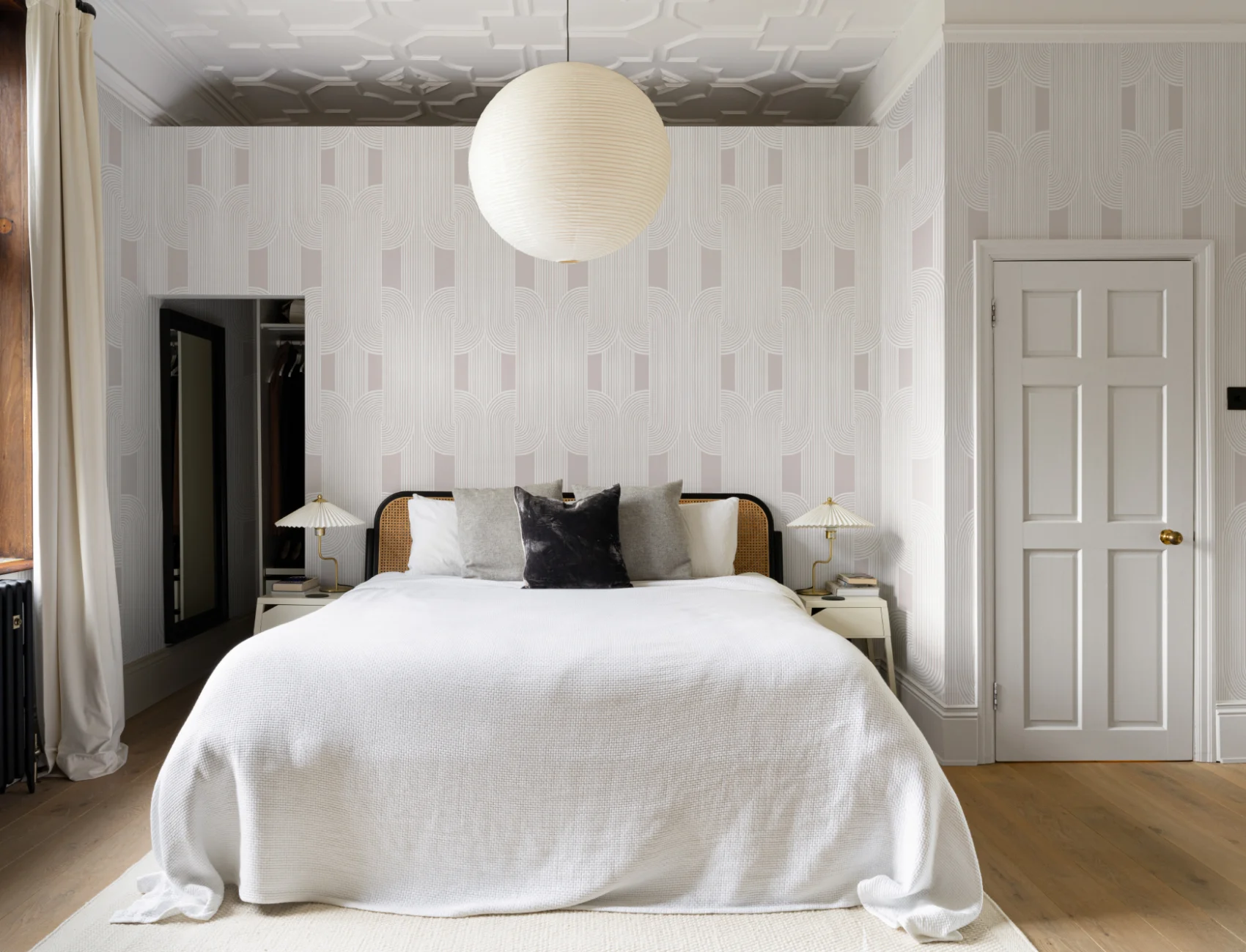 Neutral Calming Lines and Curves Repeat Pattern Wallpaper