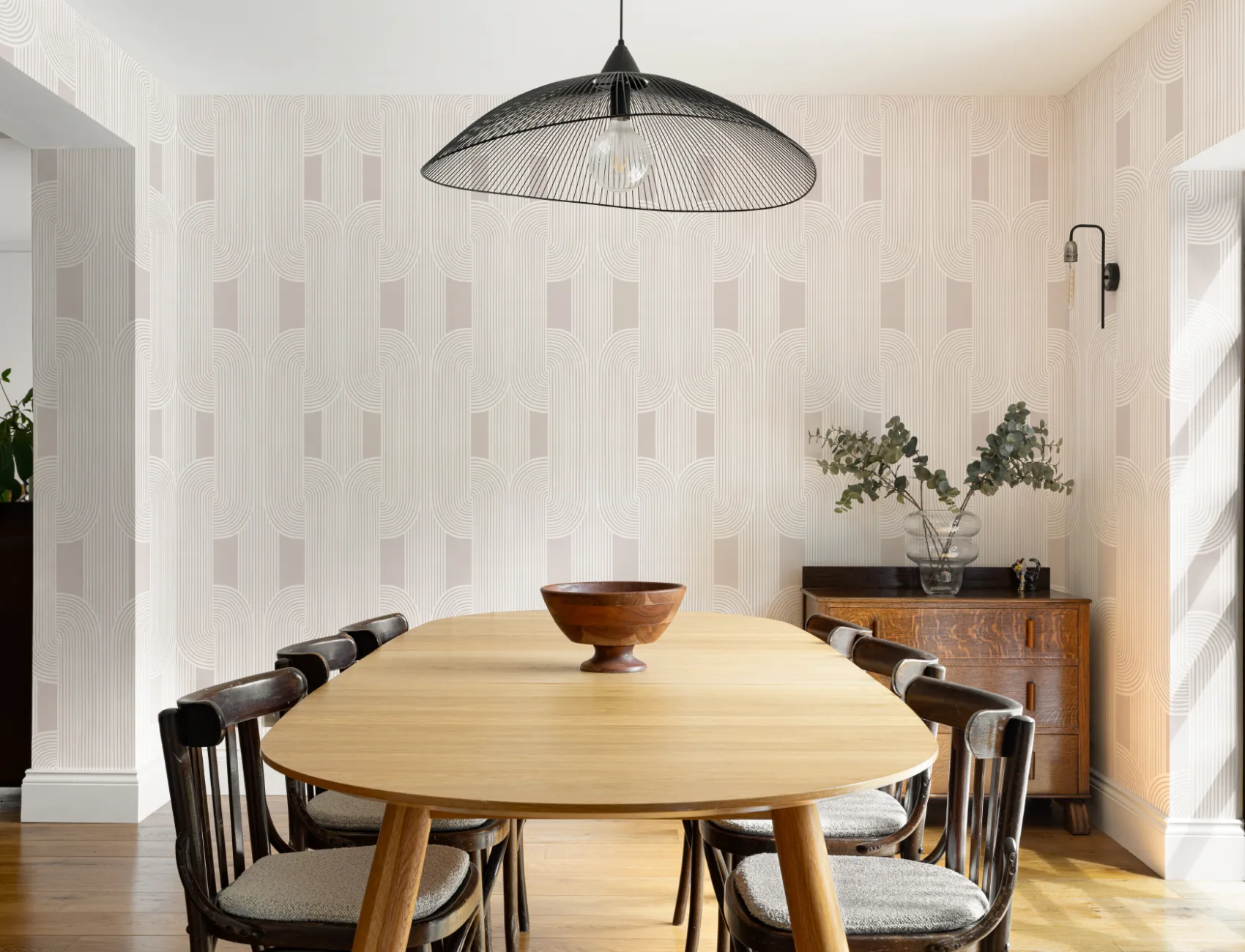 Neutral Calming Lines and Curves Repeat Pattern Wallpaper