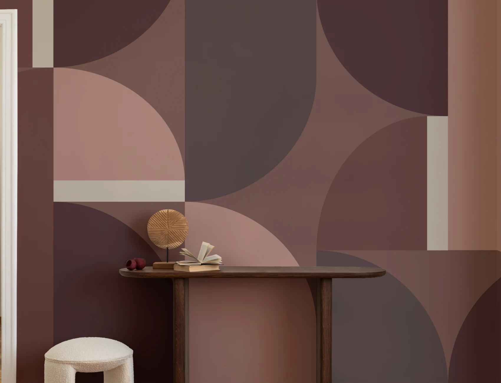 Arco geométrico vermelho-vinho Mural de afirmação contemporânea