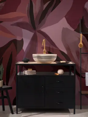 Monivärinen tumma kukallinen art deco -kuvatapetti näyttäviin tiloihin